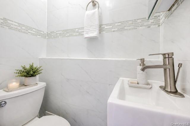 Single Family Woodhull Bronx, NY 10469, MLS-1012557-6