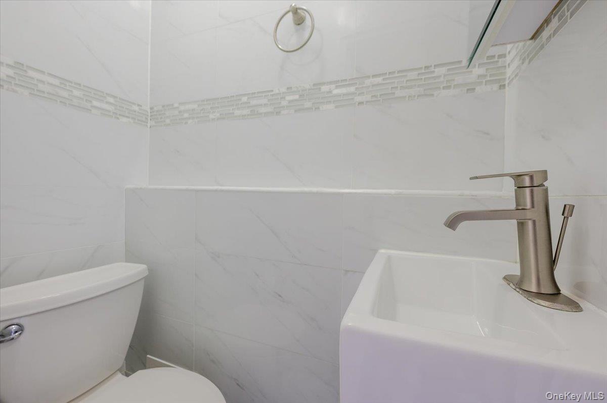 Single Family Woodhull Bronx, NY 10469, MLS-1012557-7