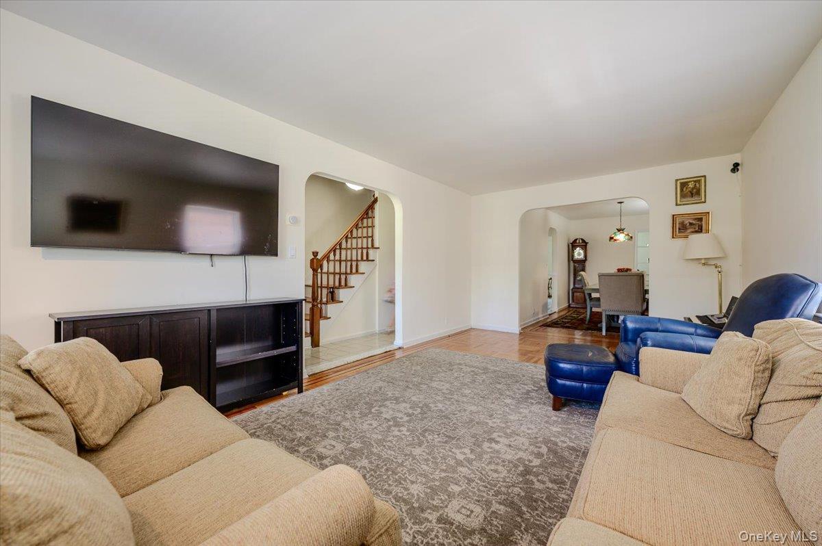 Single Family Woodhull Bronx, NY 10469, MLS-1012557-8