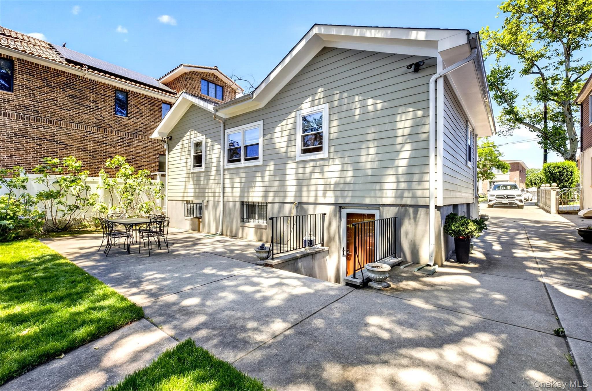 Single Family Bayside Avenue Queens, NY 11354, MLS-1012654-27