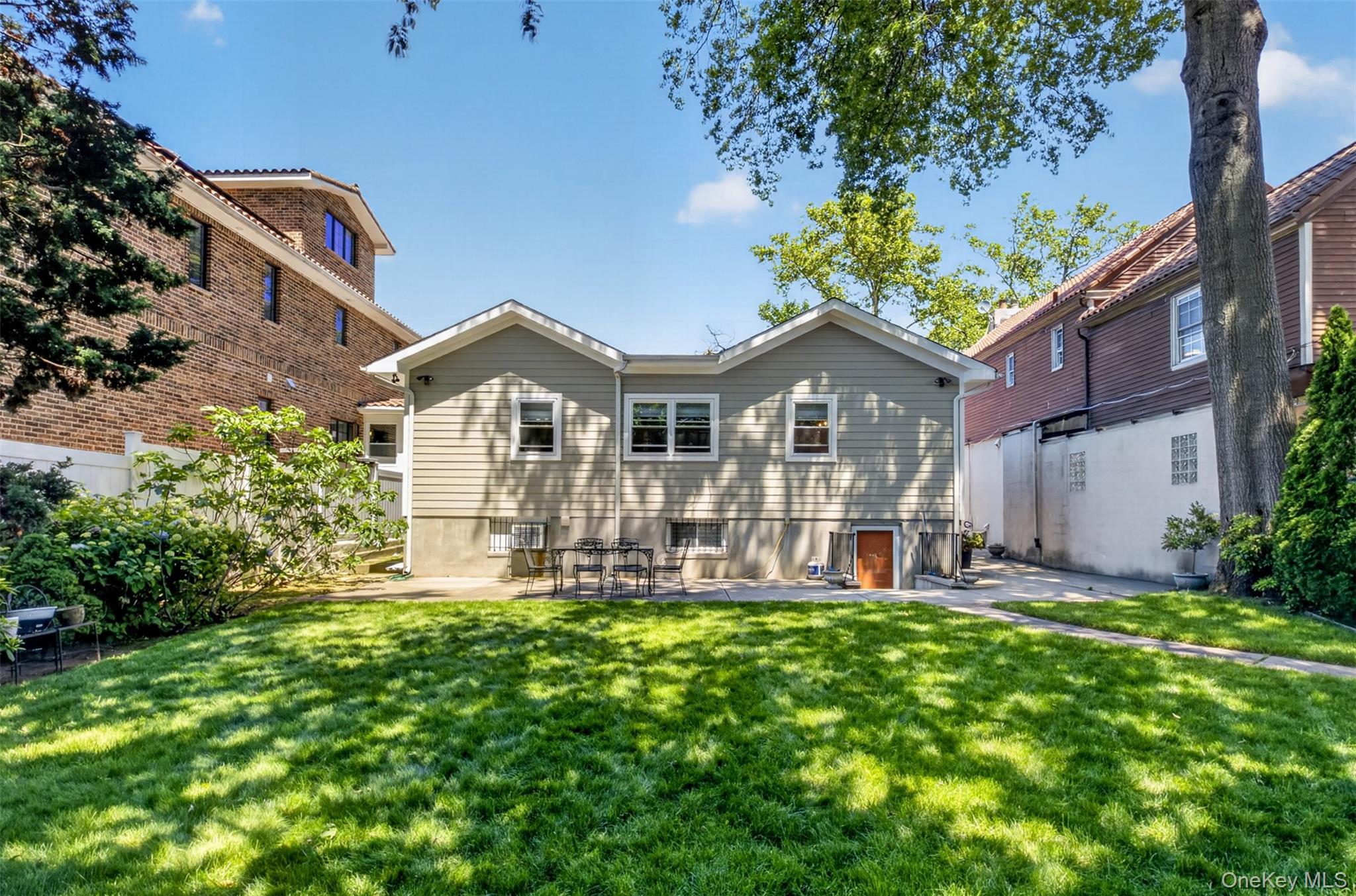Single Family Bayside Avenue Queens, NY 11354, MLS-1012654-28