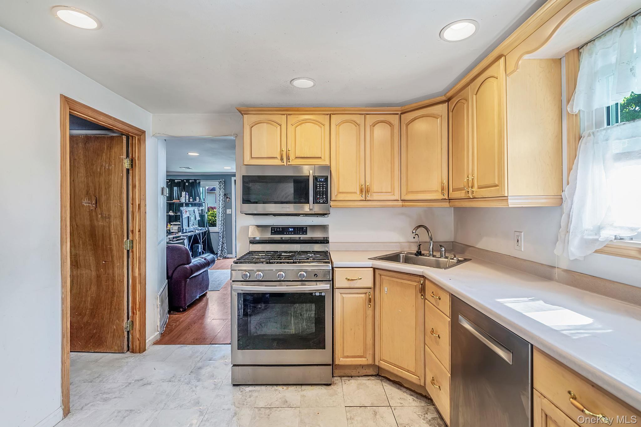 Single Family Outlook Avenue Suffolk County, NY 11704, MLS-1012701-10