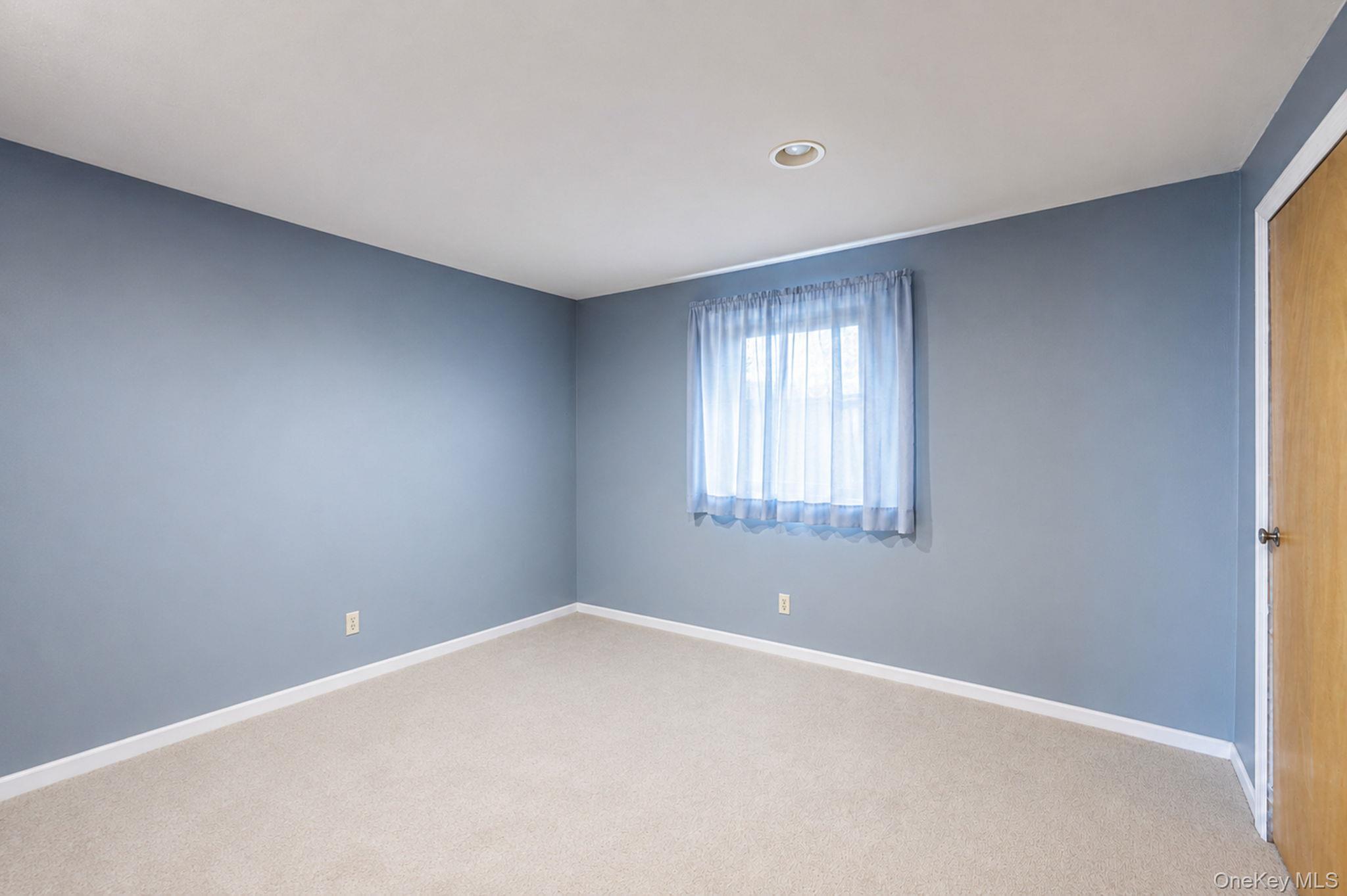 Single Family Outlook Avenue Suffolk County, NY 11704, MLS-1012701-12