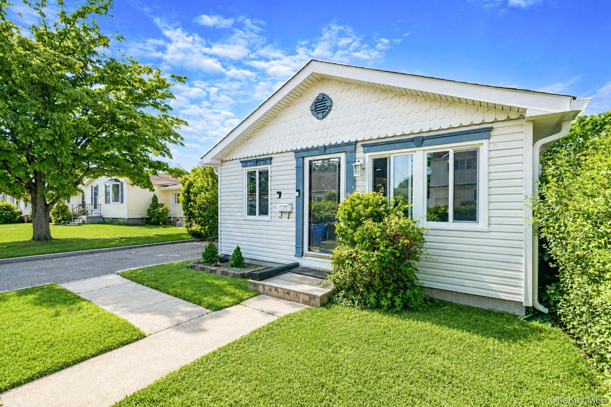 Single Family Outlook Avenue Suffolk County, NY 11704, MLS-1012701-2