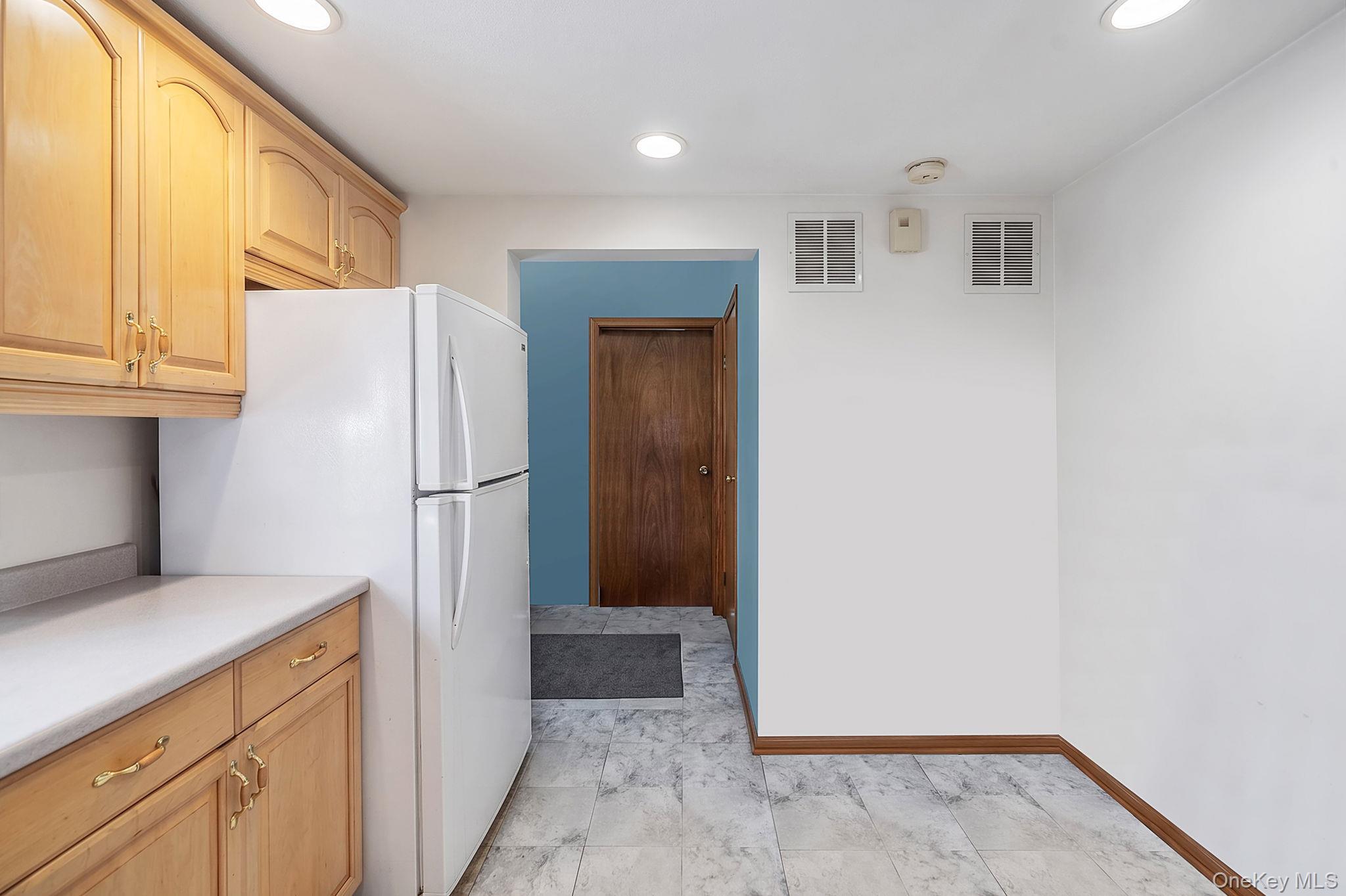 Single Family Outlook Avenue Suffolk County, NY 11704, MLS-1012701-9