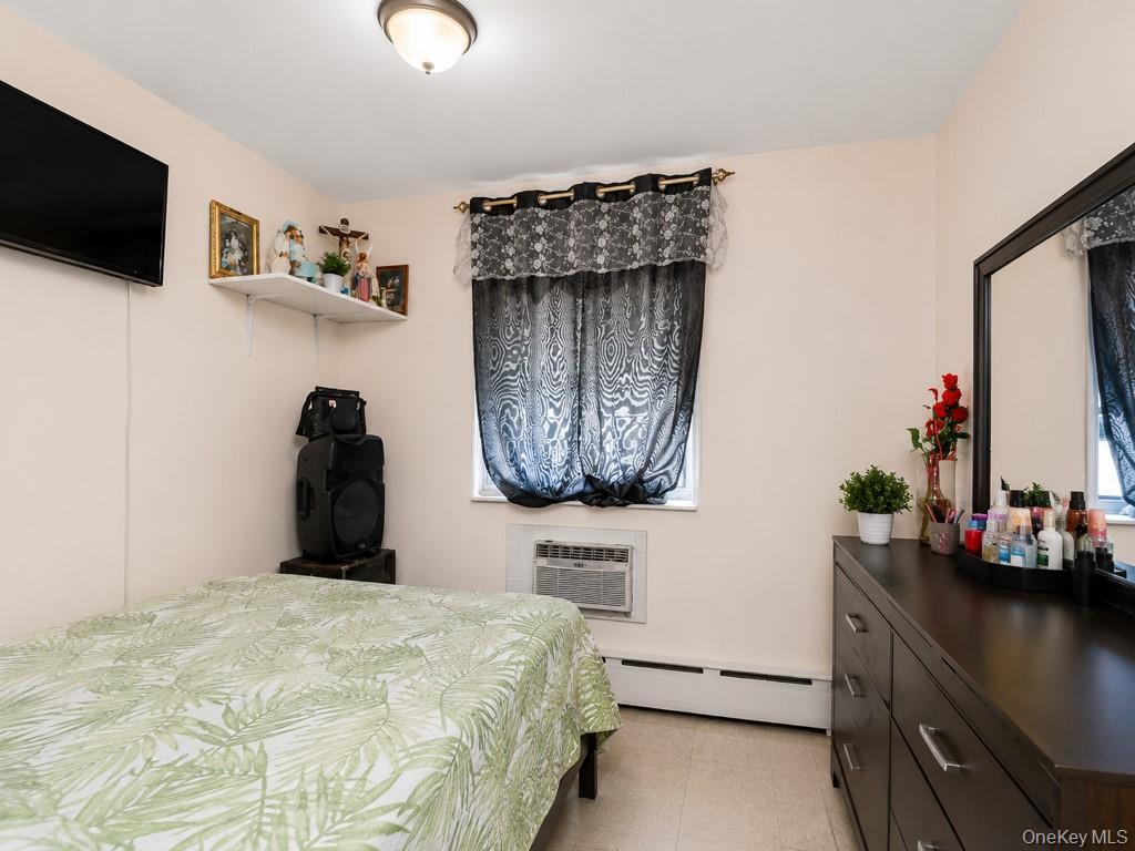 Single Family White Plains Road  Bronx, NY 10470, MLS-1012921-13