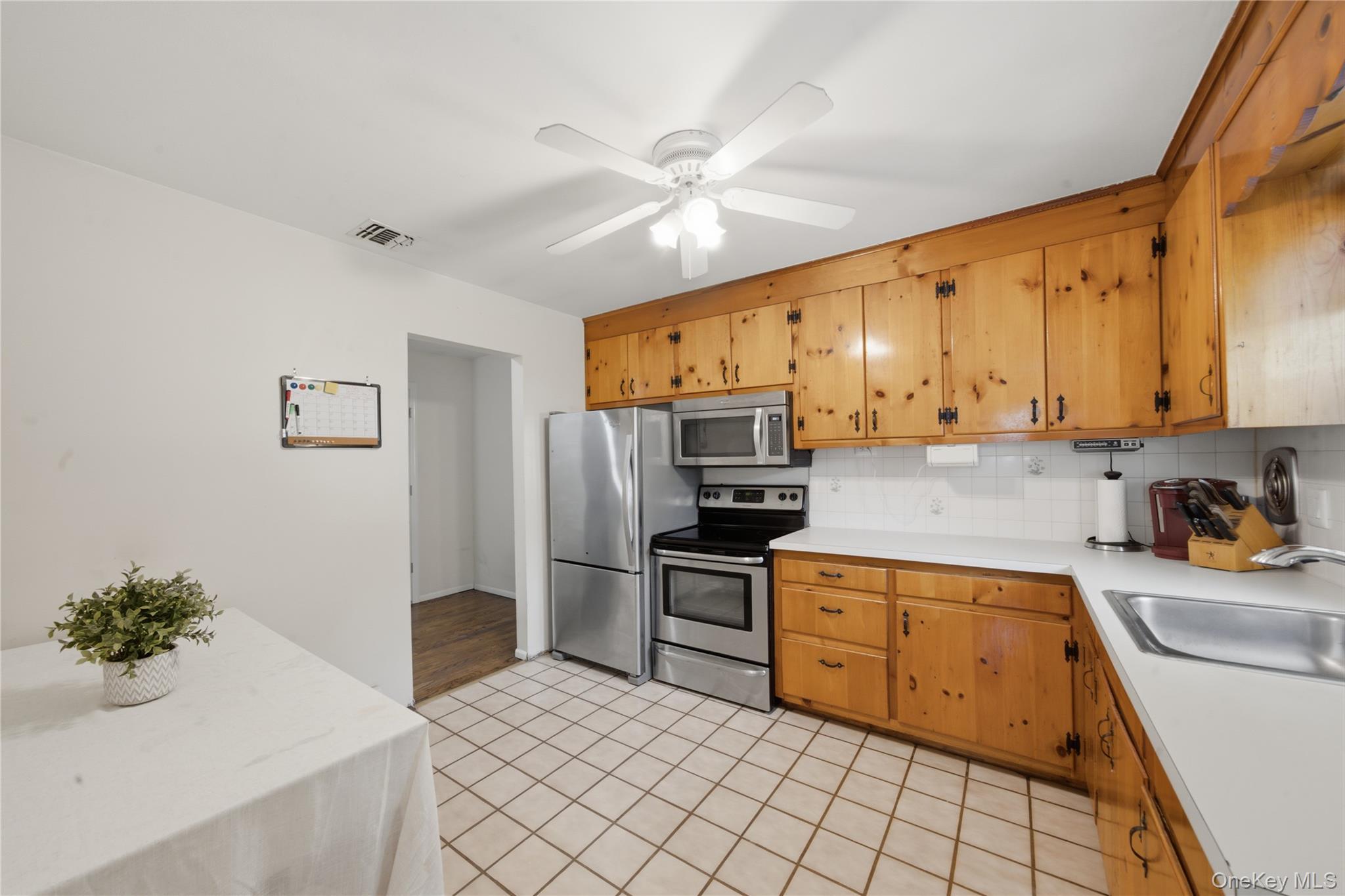 Single Family Highland Avenue Suffolk County, NY 11772, MLS-1012978-12