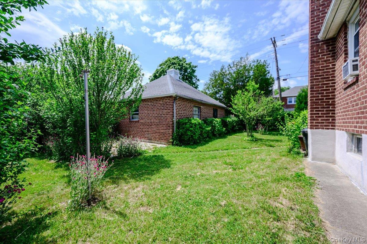 Single Family Lafayette Bronx, NY 10465, MLS-1012986-21