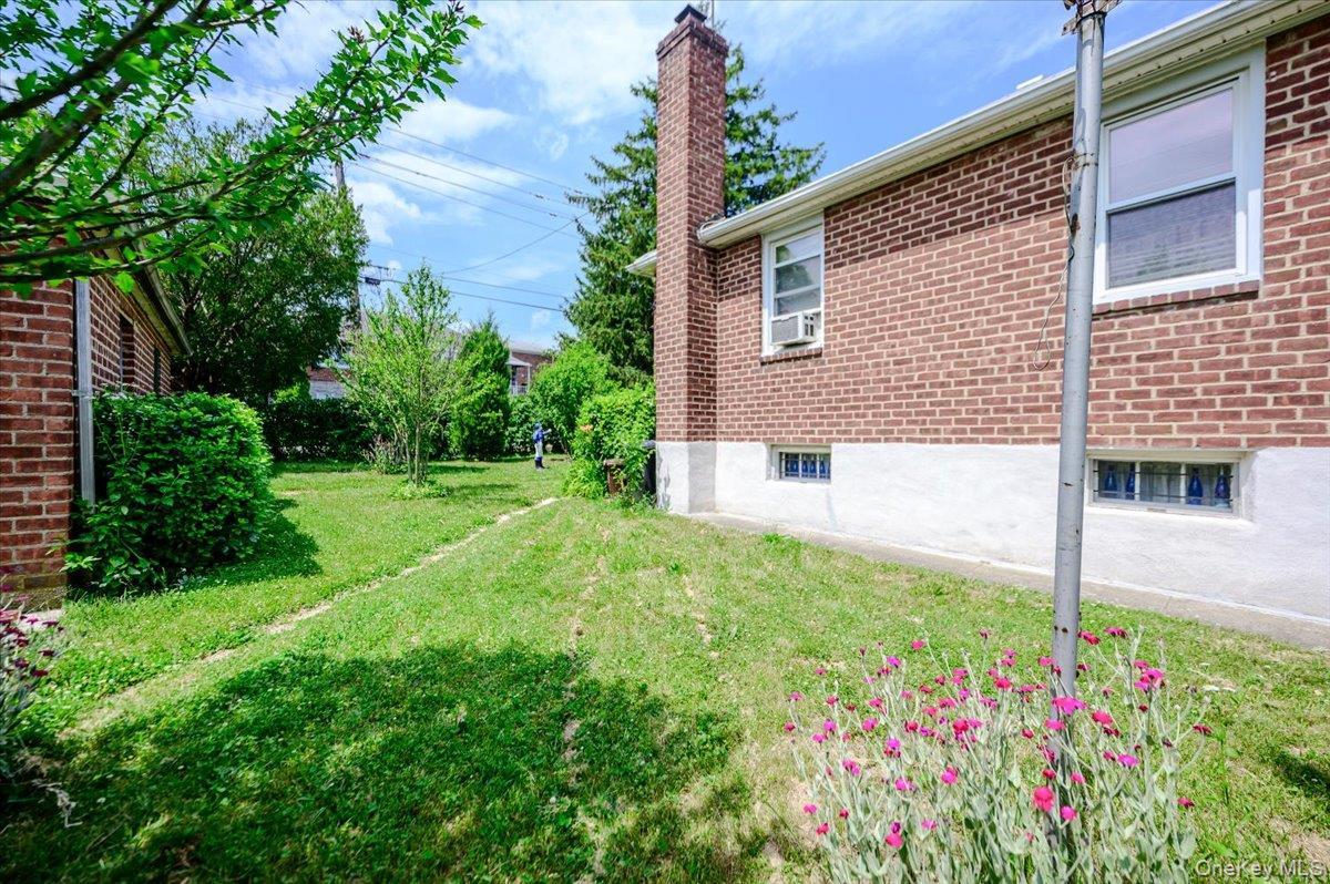 Single Family Lafayette Bronx, NY 10465, MLS-1012986-22