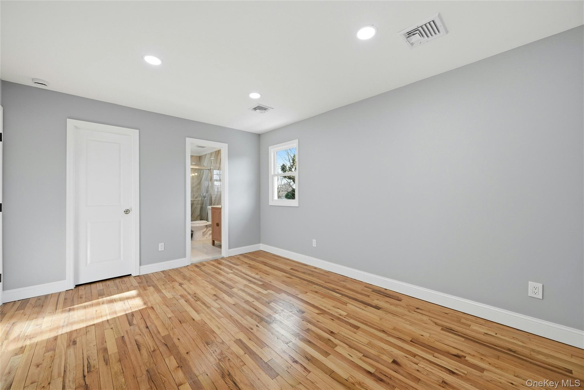 Single Family Curlin Lane Suffolk County, NY 11780, MLS-1013005-15