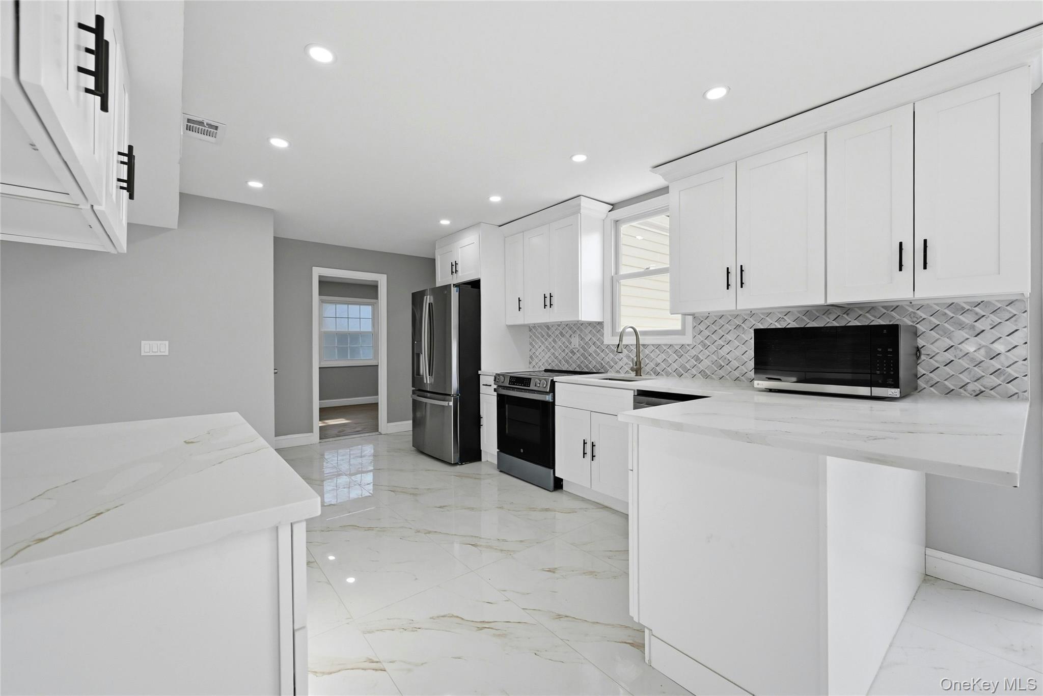 Single Family Curlin Lane Suffolk County, NY 11780, MLS-1013005-6