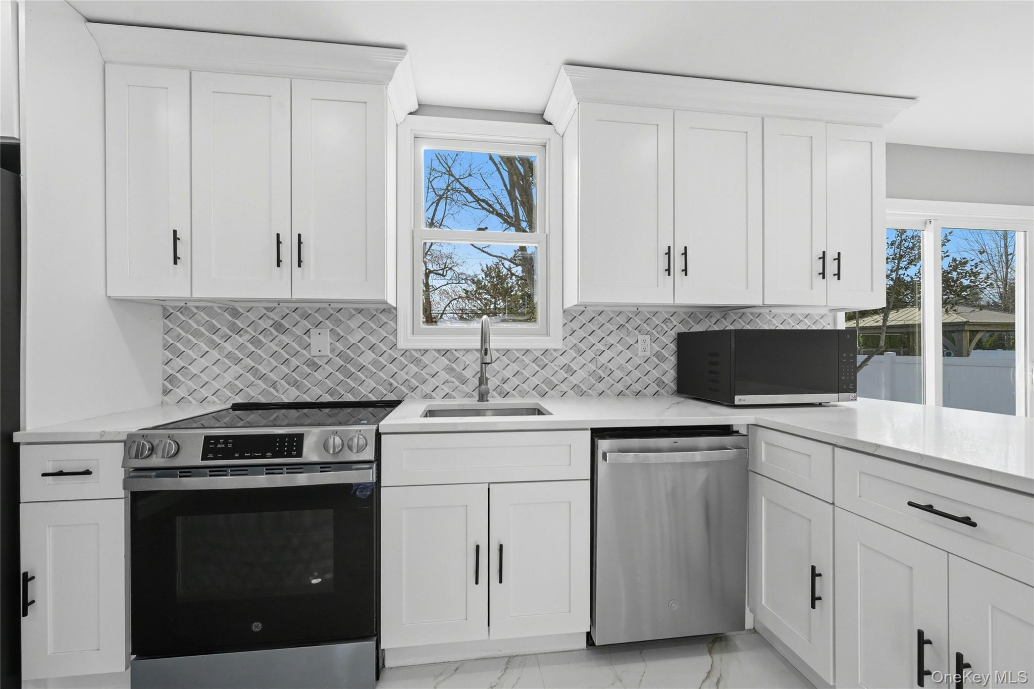 Single Family Curlin Lane Suffolk County, NY 11780, MLS-1013005-7