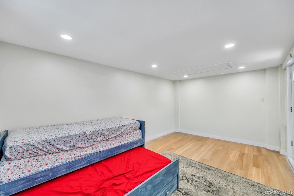 Single Family 232nd Queens, NY 11427, MLS-1013127-33