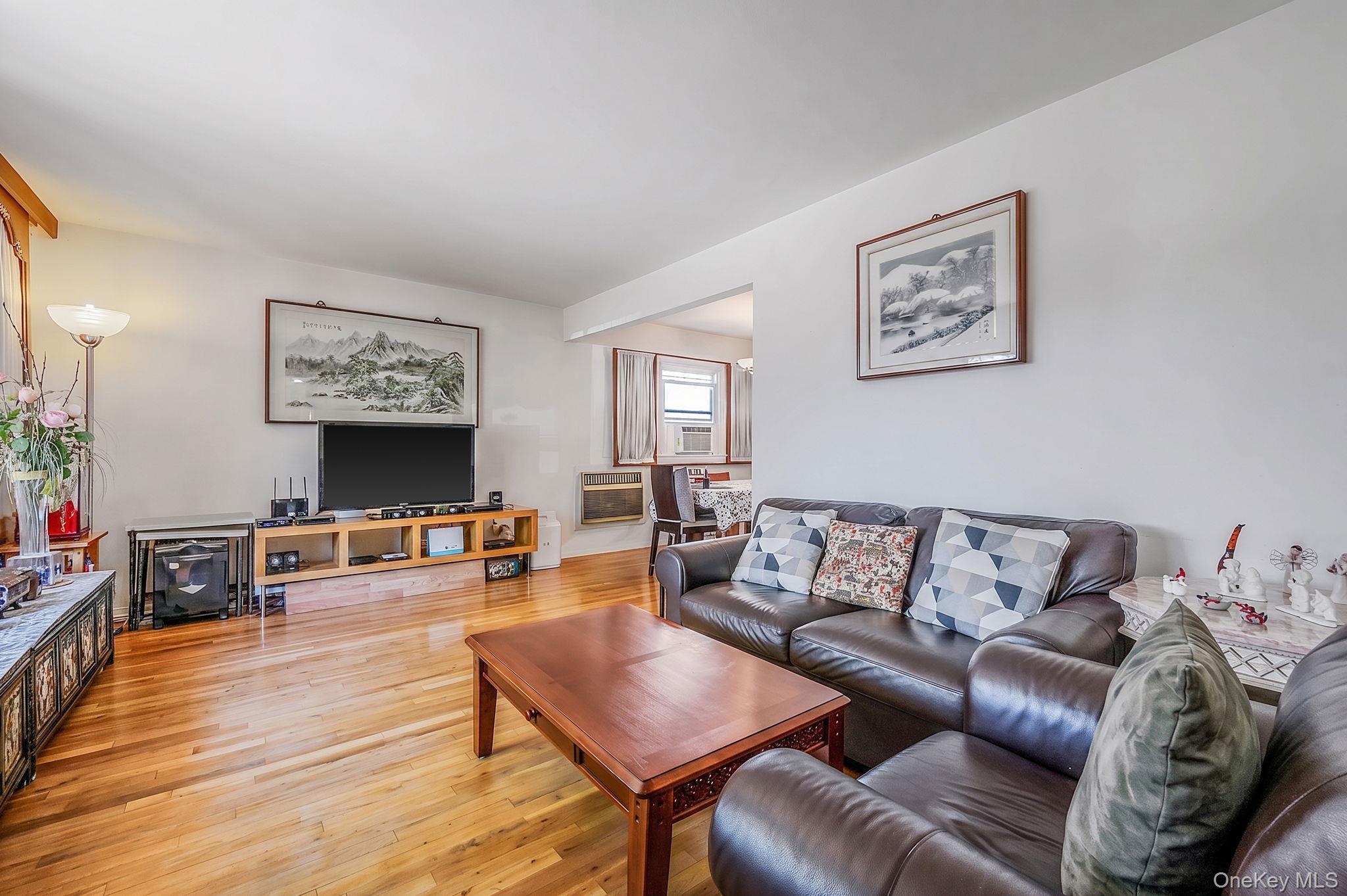 Single Family 27th Avenue  Queens, NY 11354, MLS-1013162-4