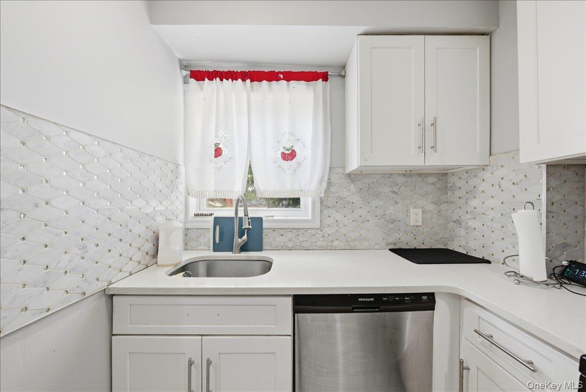 Single Family Defoe Queens, NY 11413, MLS-1013174-7