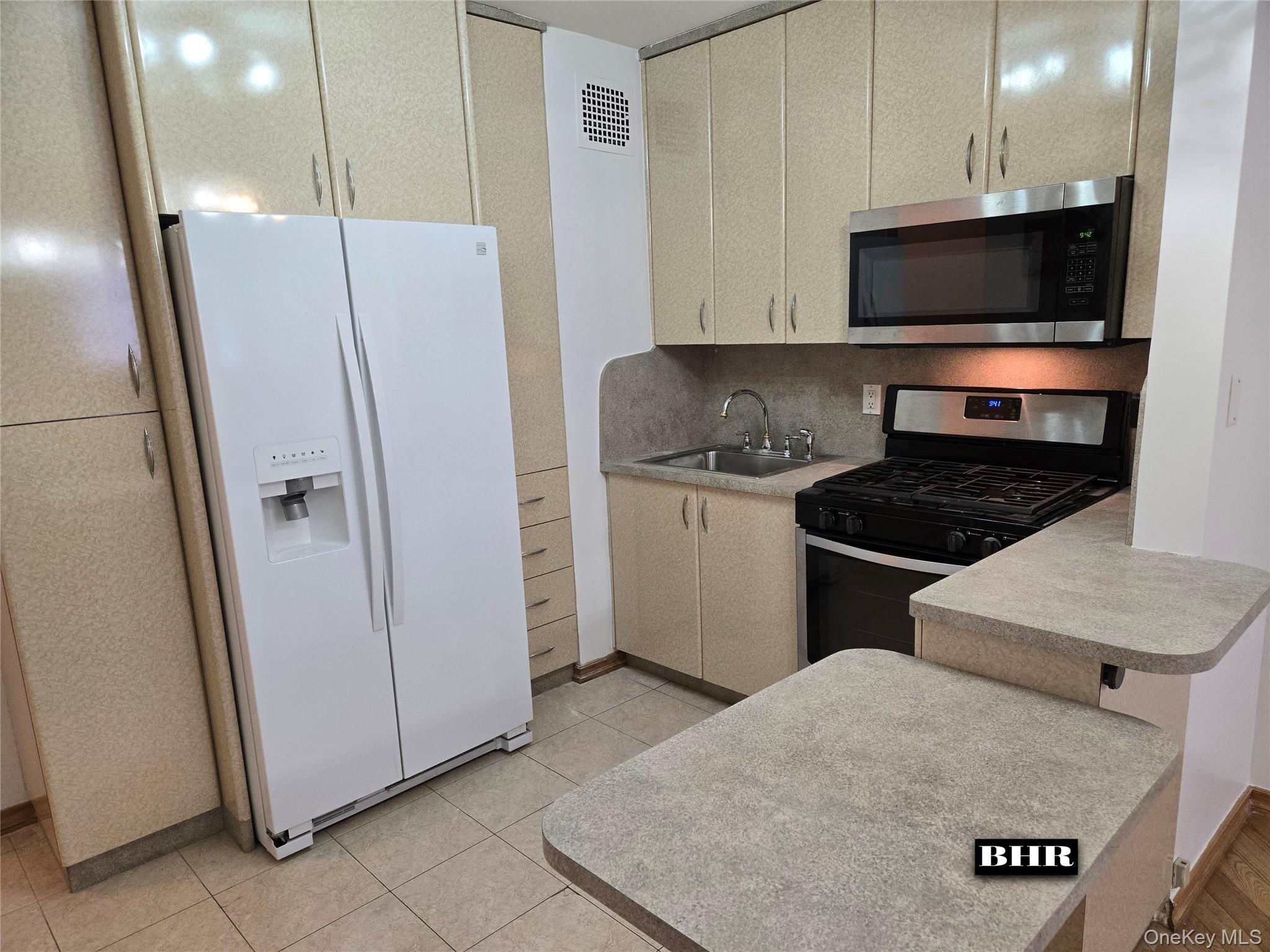 Coop End  Brooklyn, NY 11235, MLS-1013295-2
