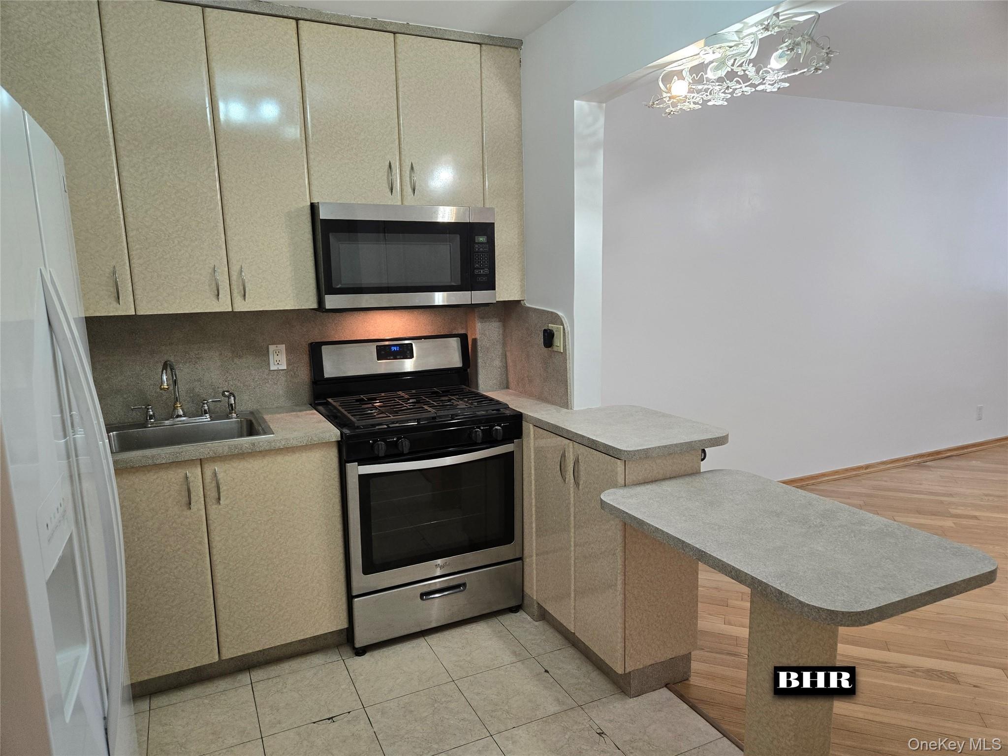 Coop End  Brooklyn, NY 11235, MLS-1013295-3