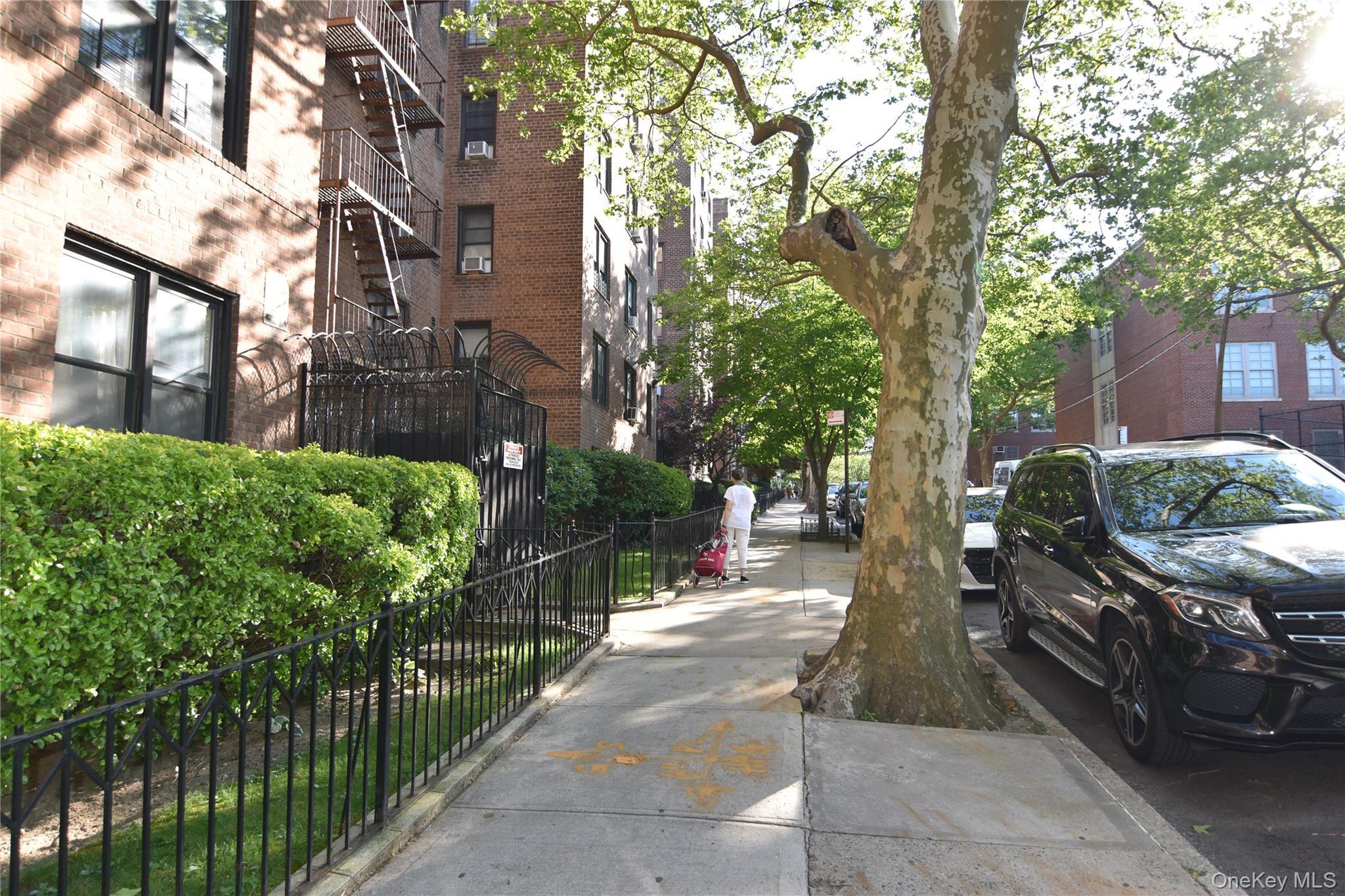 Coop 65th Avenue  Queens, NY 11375, MLS-1013324-17
