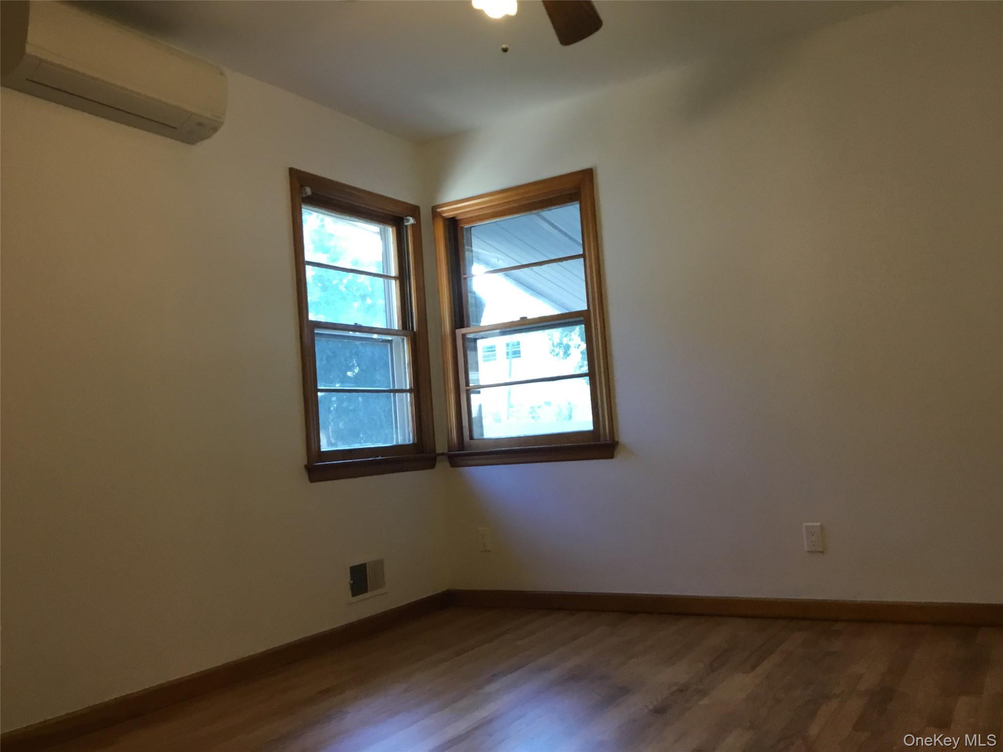 Single Family Clermont Pl Staten Island, NY 10314, MLS-1013363-10
