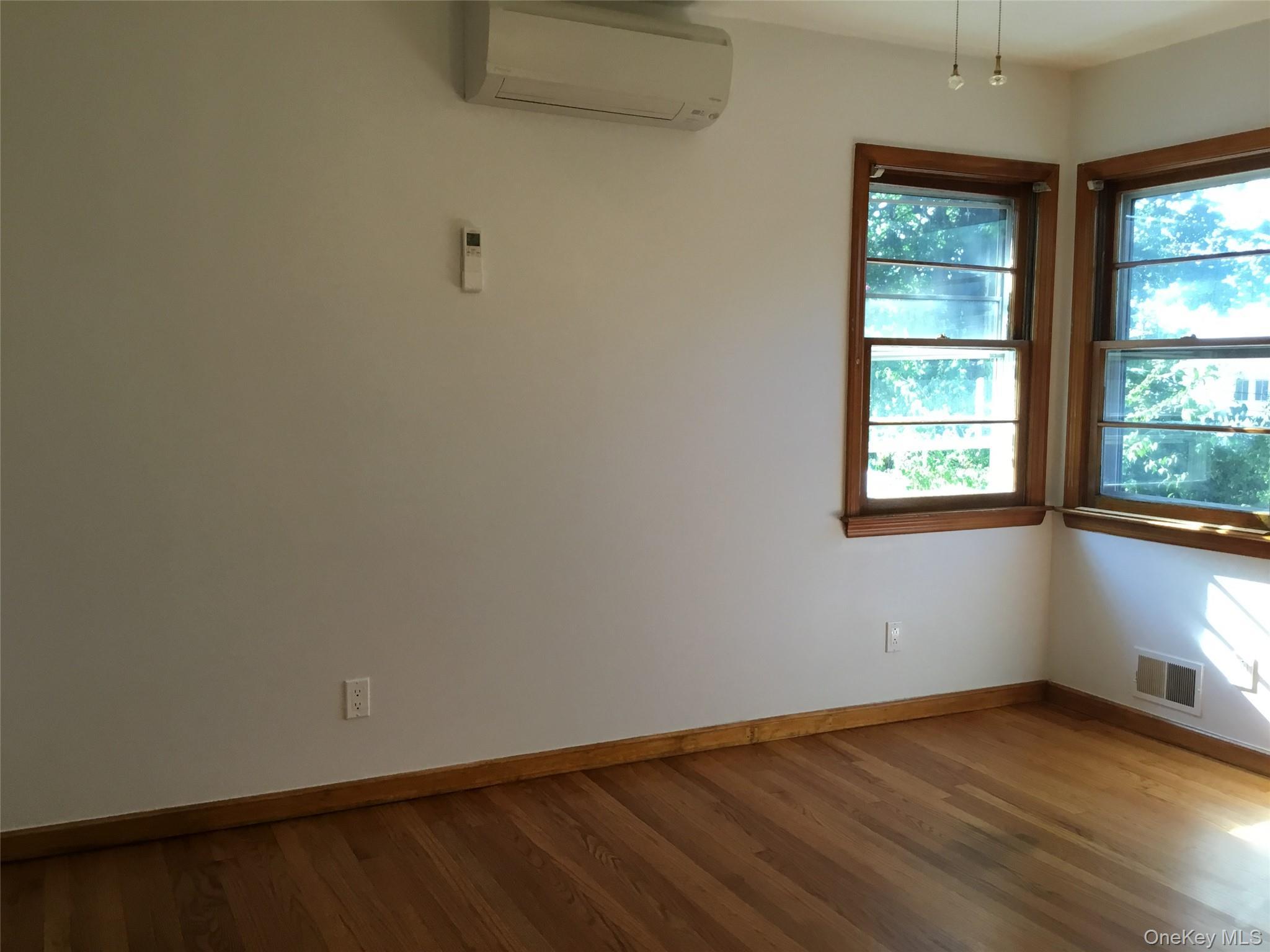 Single Family Clermont Pl Staten Island, NY 10314, MLS-1013363-11