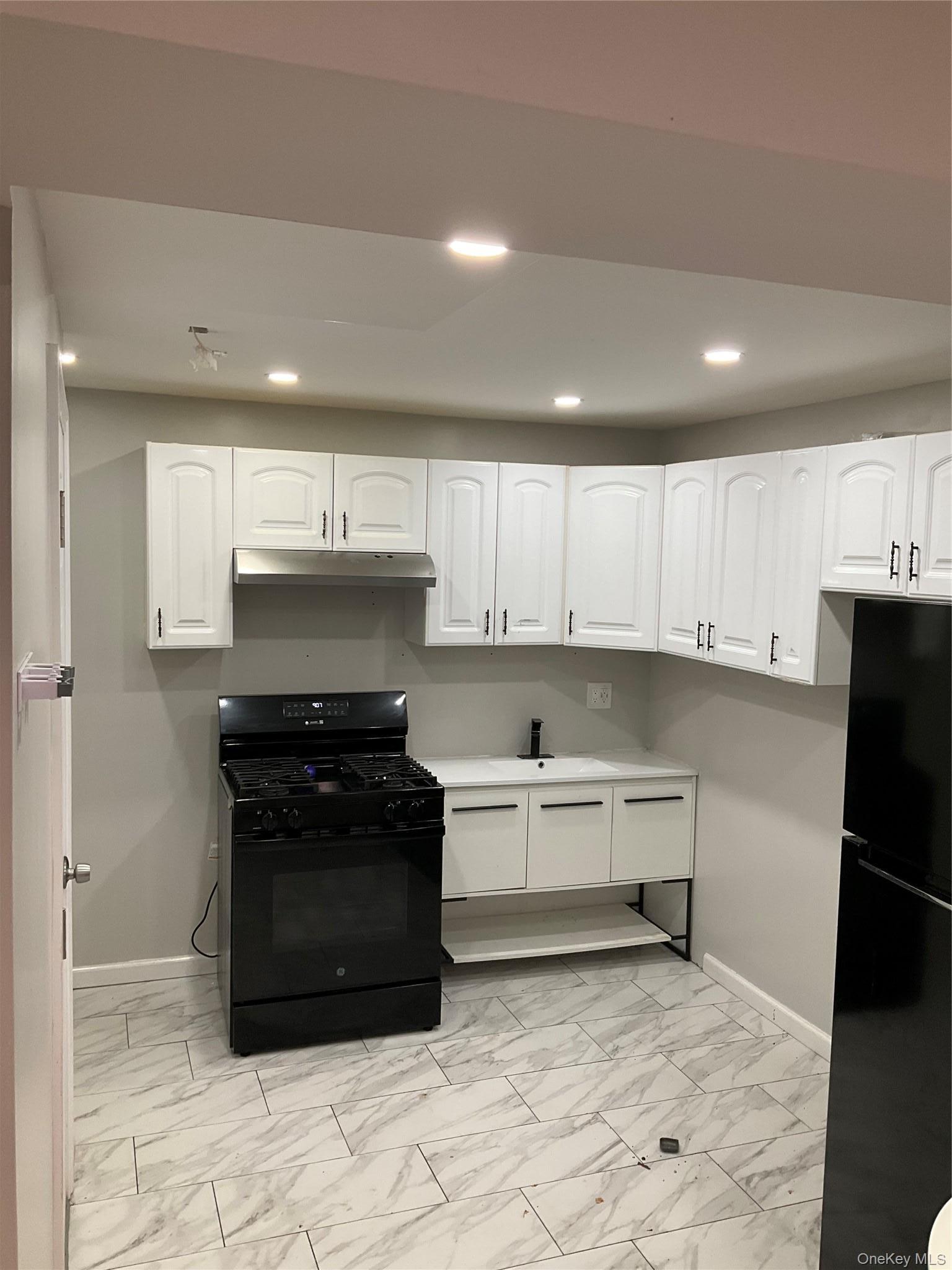 Single Family Clermont Pl Staten Island, NY 10314, MLS-1013363-13