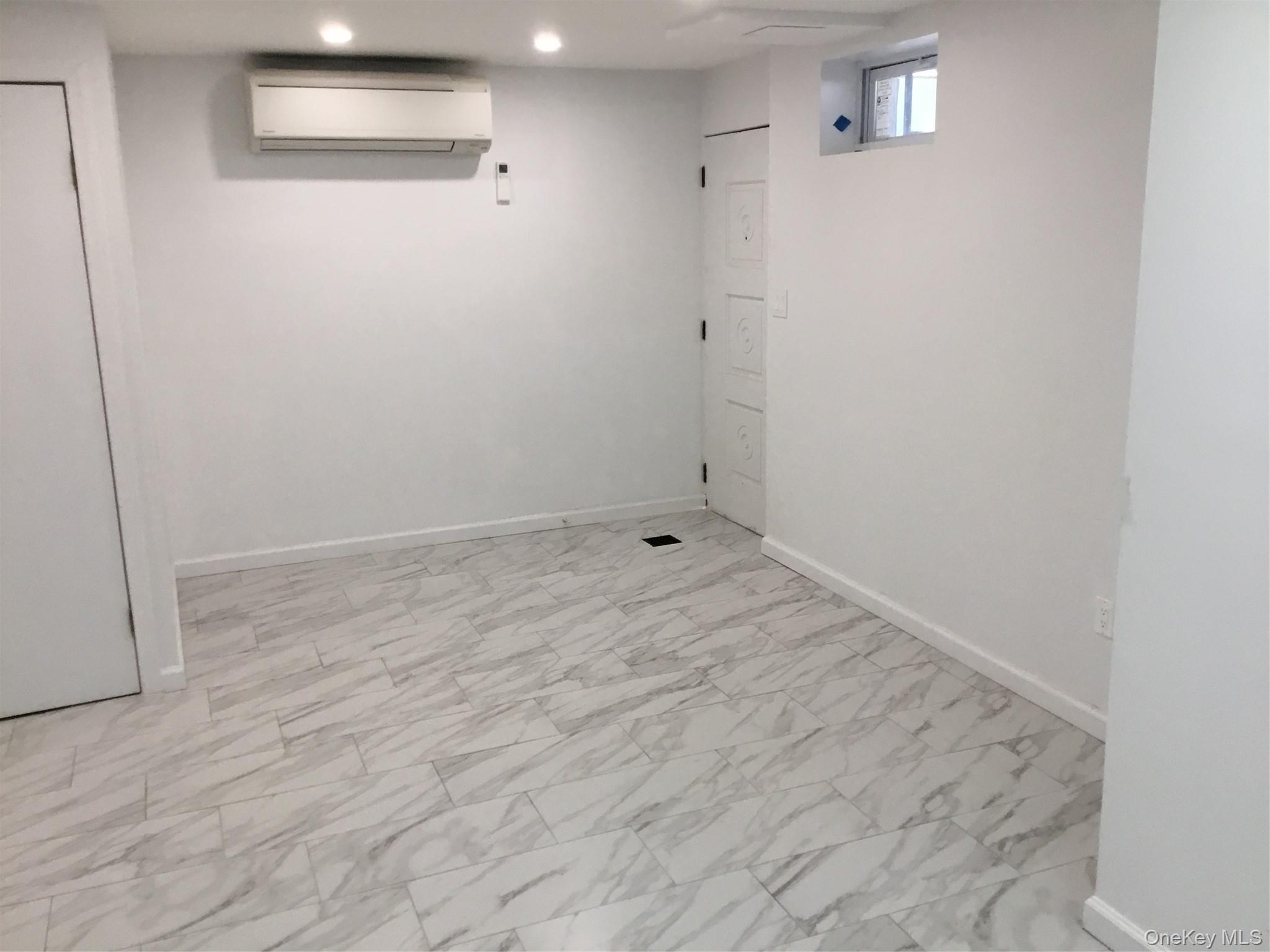 Single Family Clermont Pl Staten Island, NY 10314, MLS-1013363-15