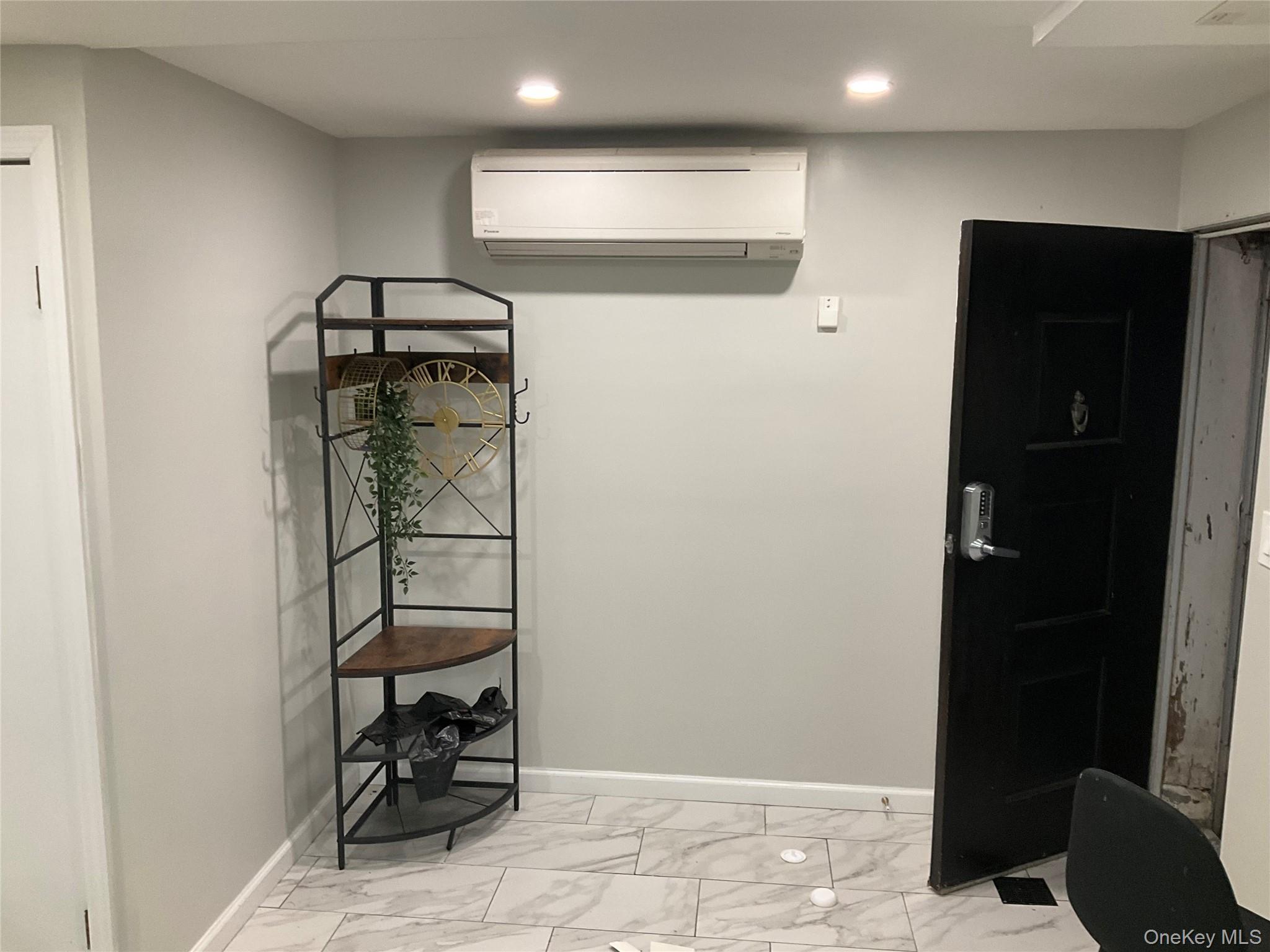 Single Family Clermont Pl Staten Island, NY 10314, MLS-1013363-17