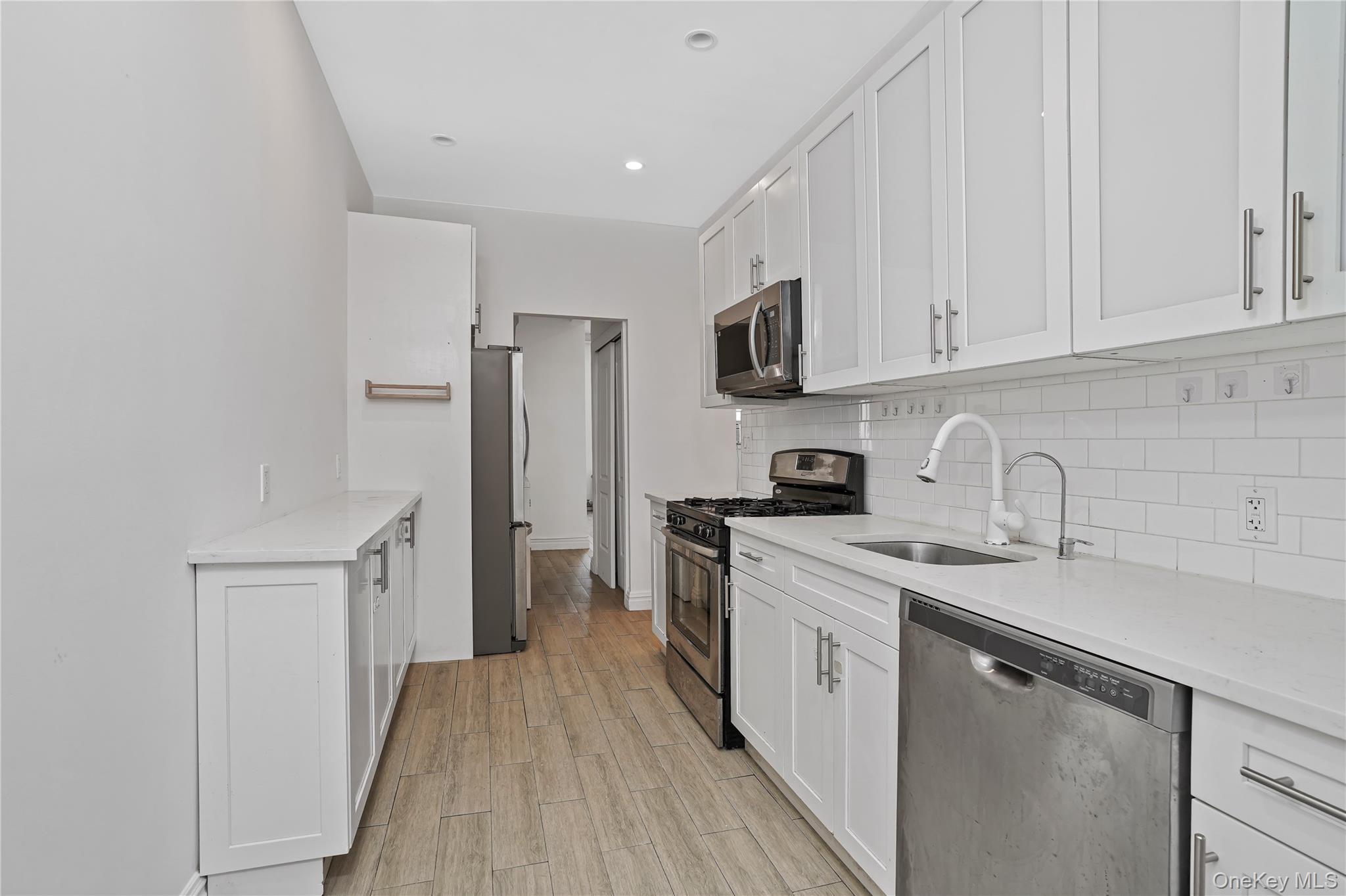 Single Family Hemlock Brooklyn, NY 11208, MLS-1013422-16