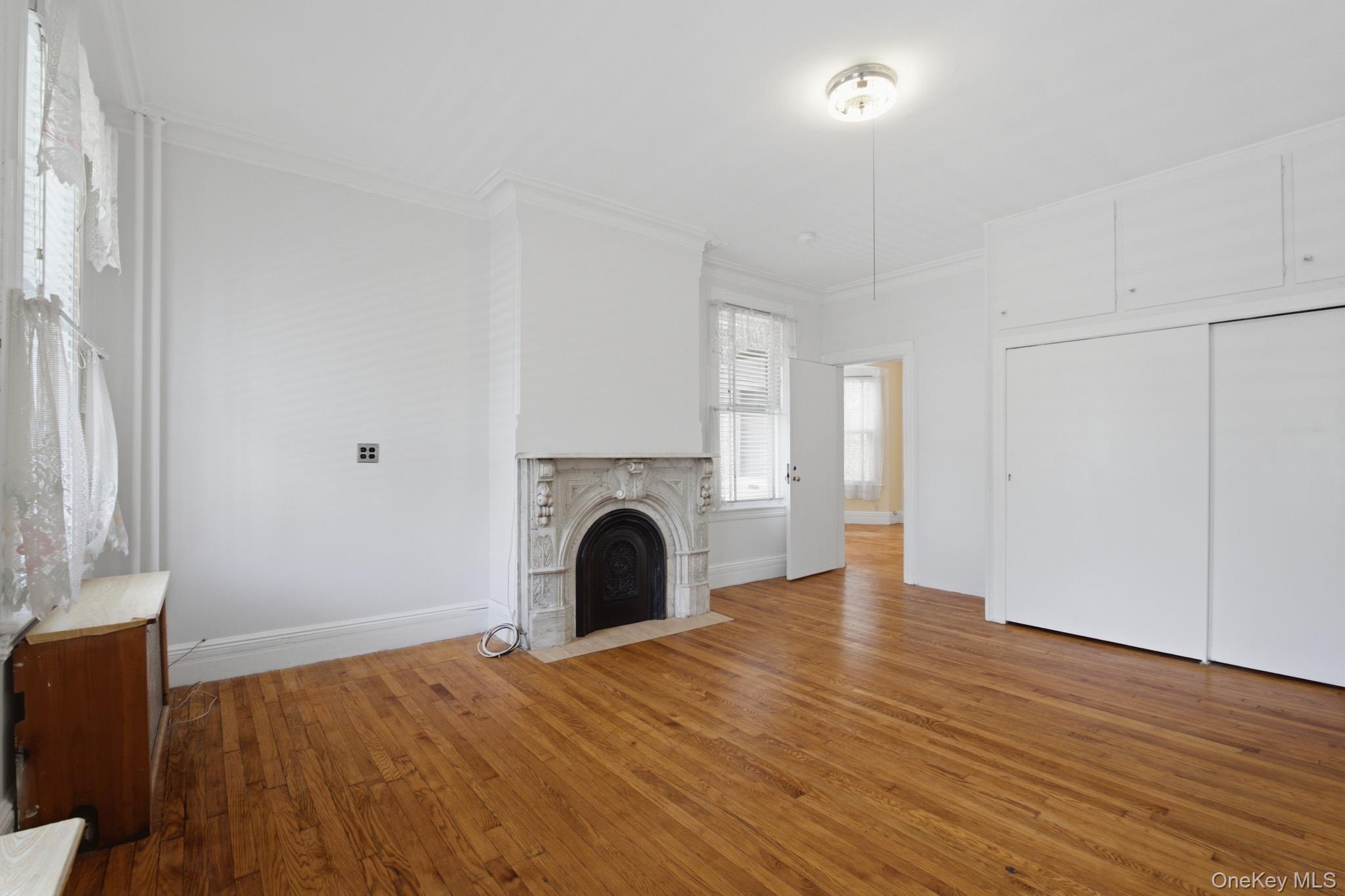 Single Family Vireo Avenue Bronx, NY 10470, MLS-1013495-10