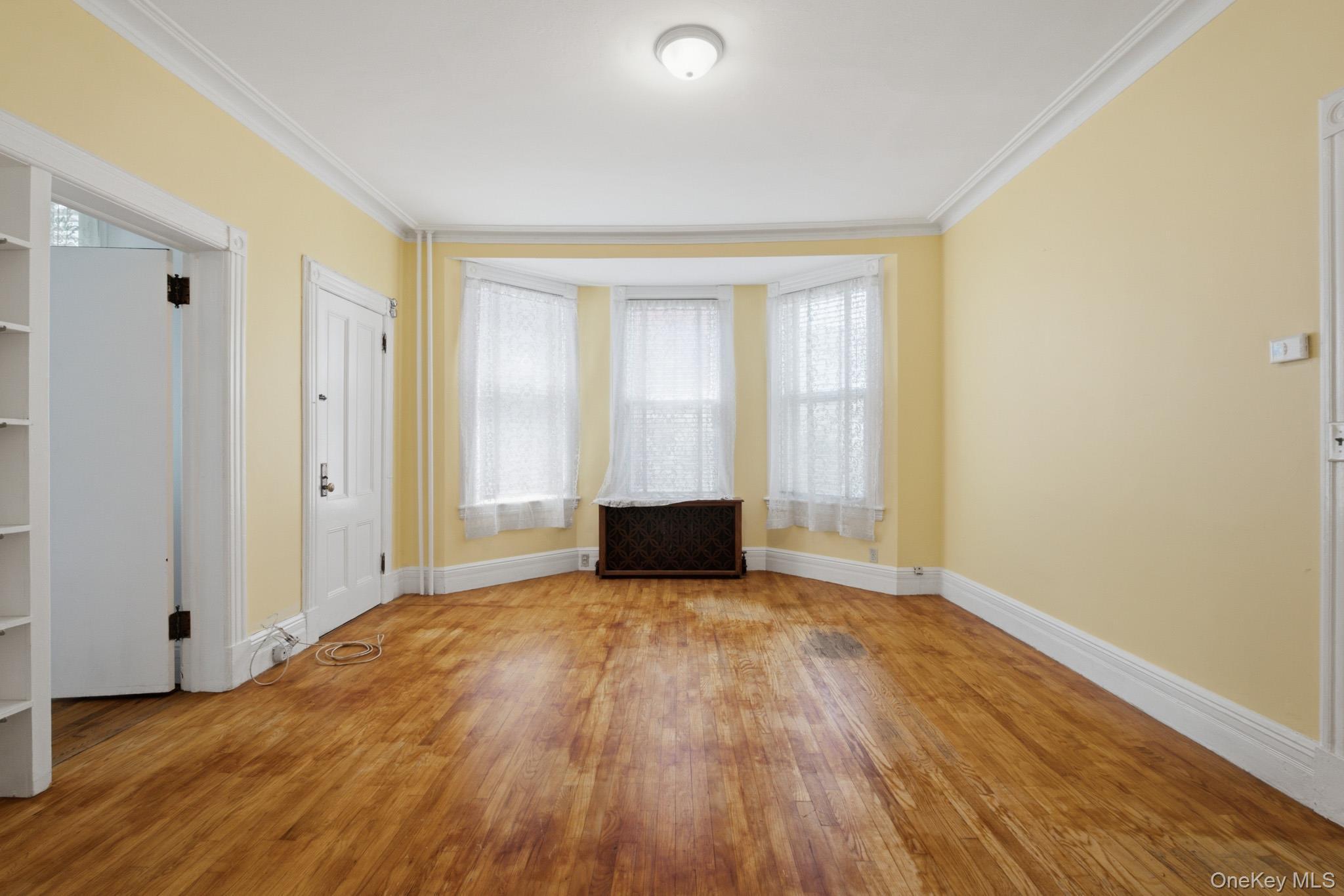 Single Family Vireo Avenue Bronx, NY 10470, MLS-1013495-12