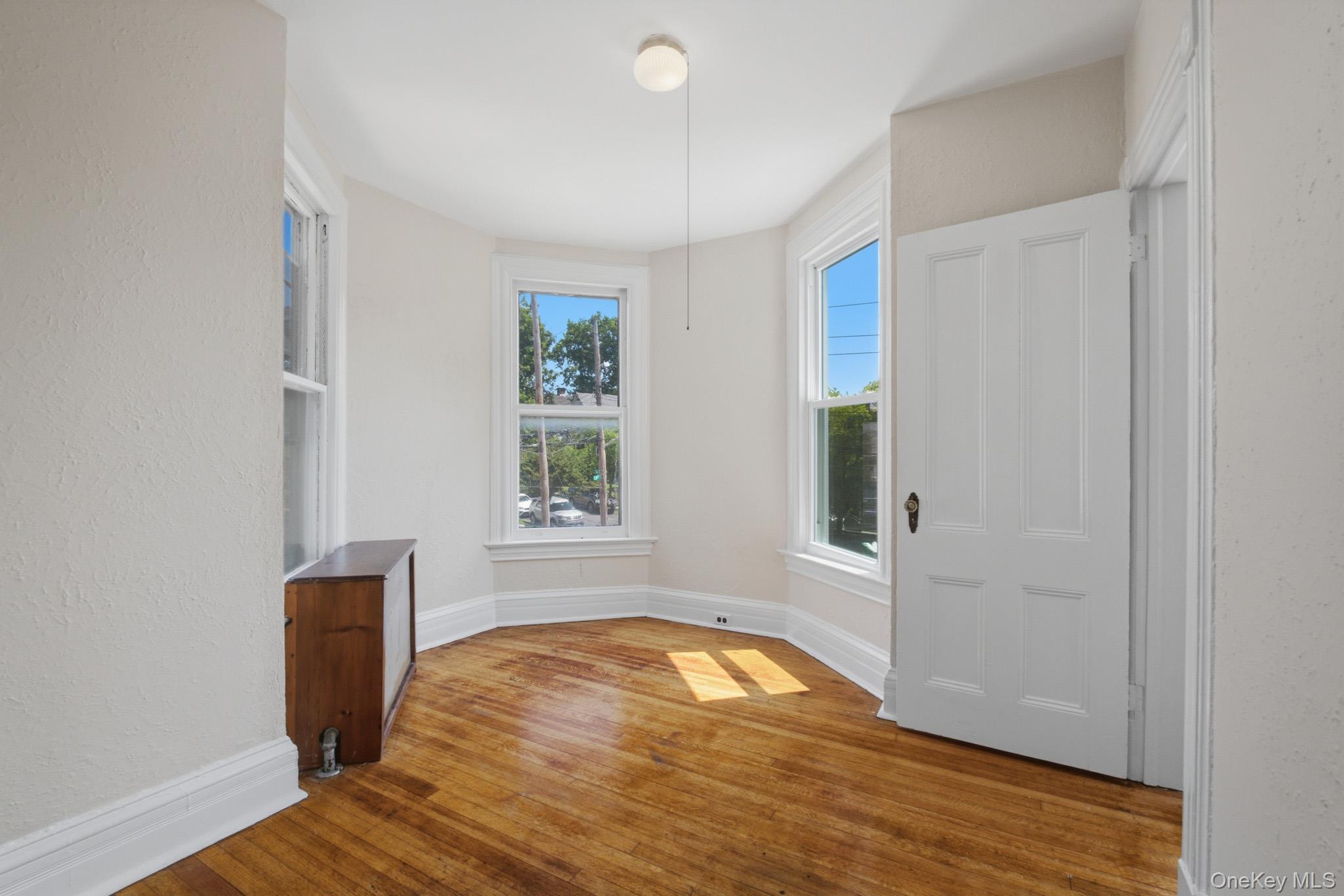 Single Family Vireo Avenue Bronx, NY 10470, MLS-1013495-26