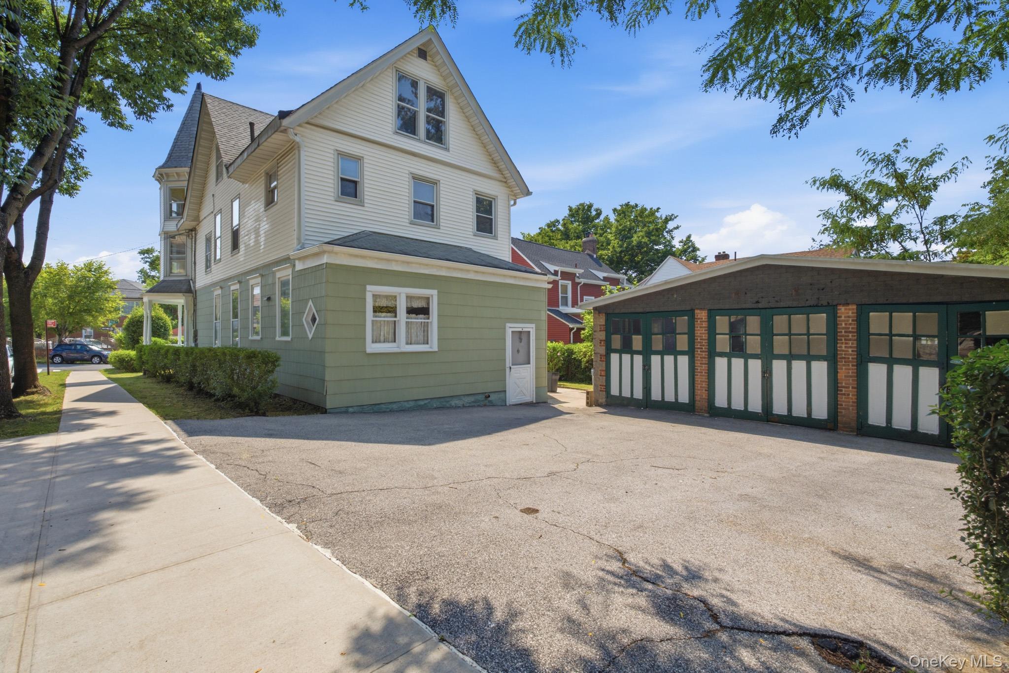 Single Family Vireo Avenue Bronx, NY 10470, MLS-1013495-42