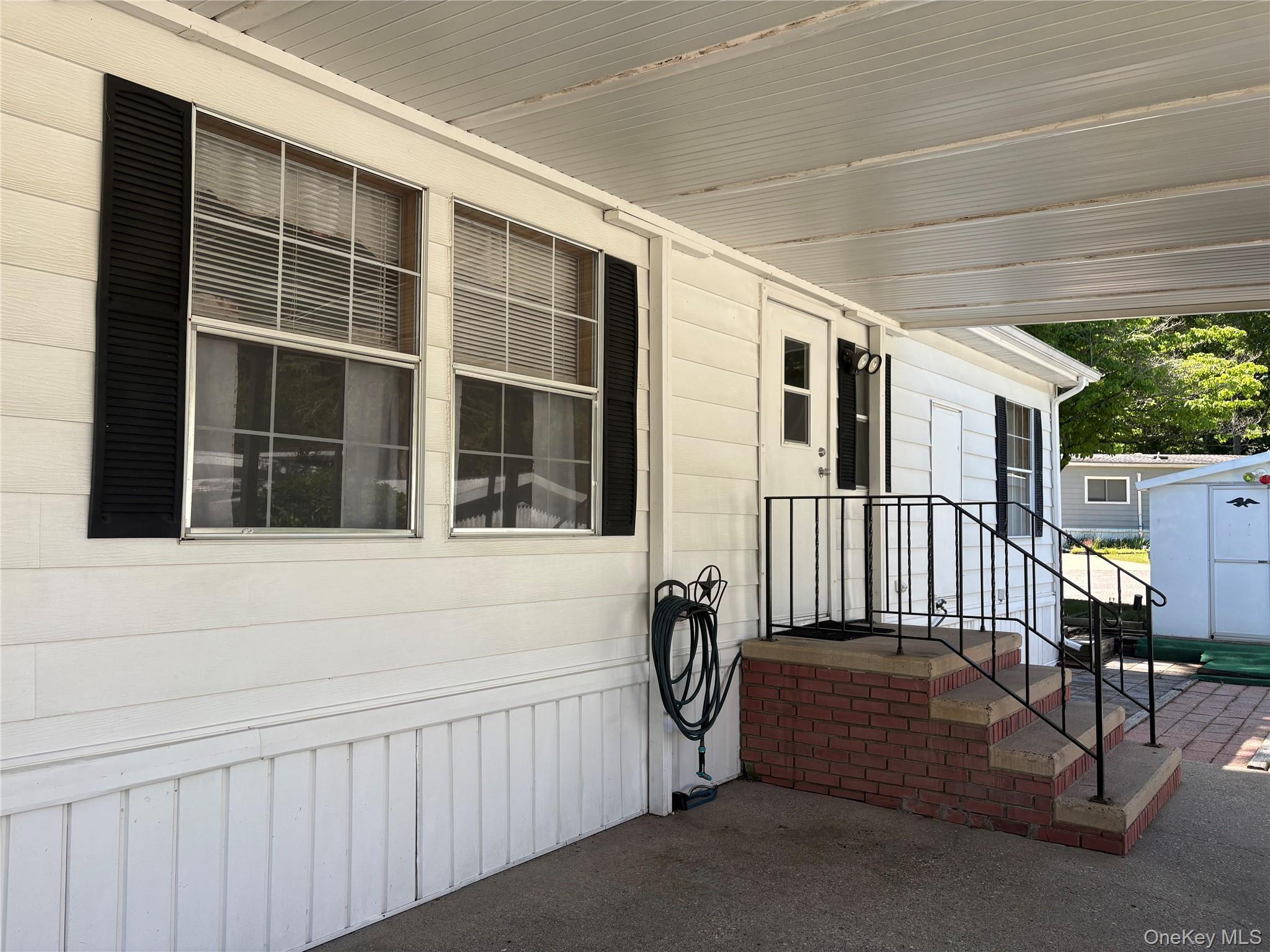 Single Family Riverleigh Avenue  Suffolk County, NY 11901, MLS-1013718-3