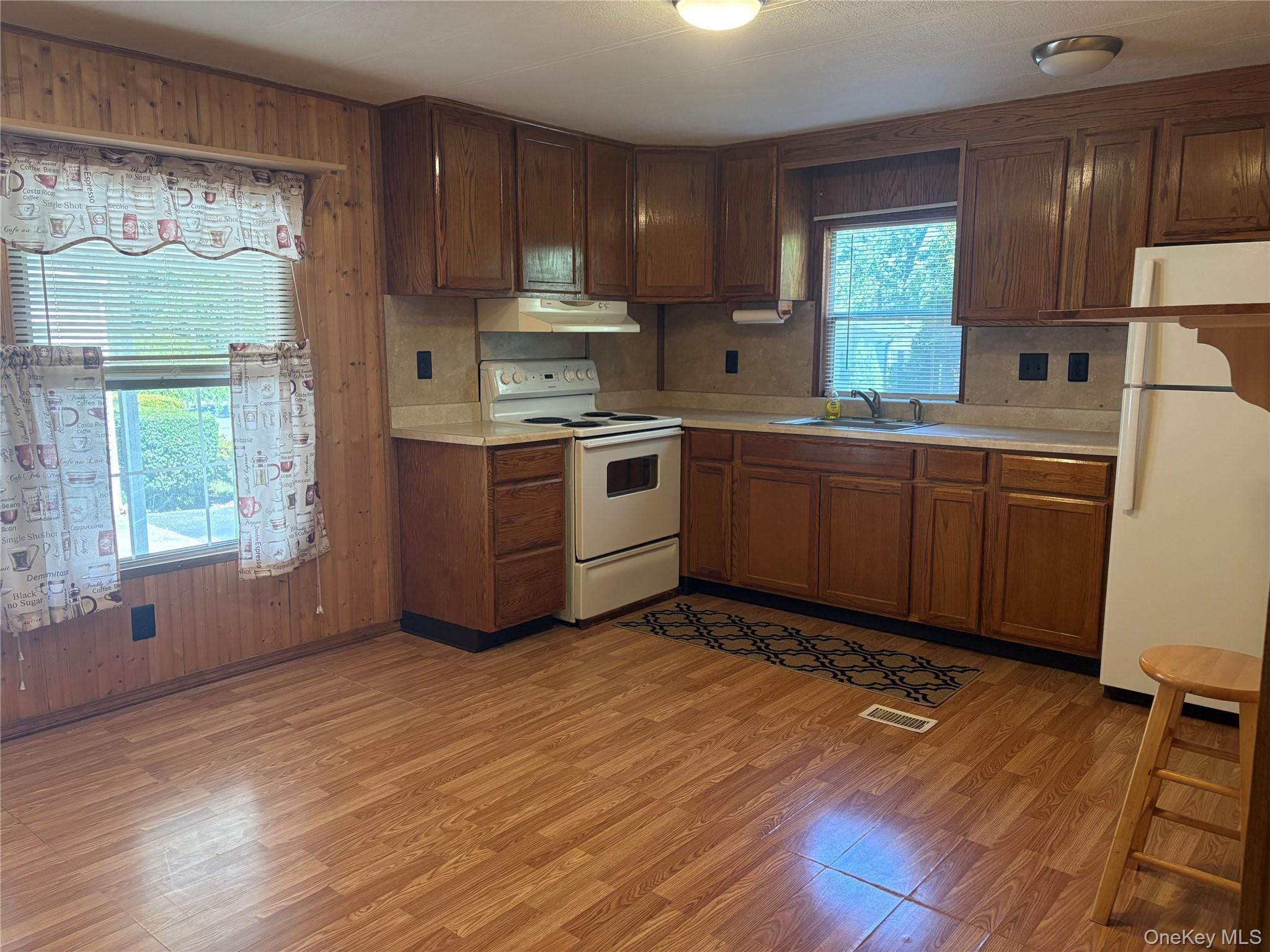 Single Family Riverleigh Avenue  Suffolk County, NY 11901, MLS-1013718-4
