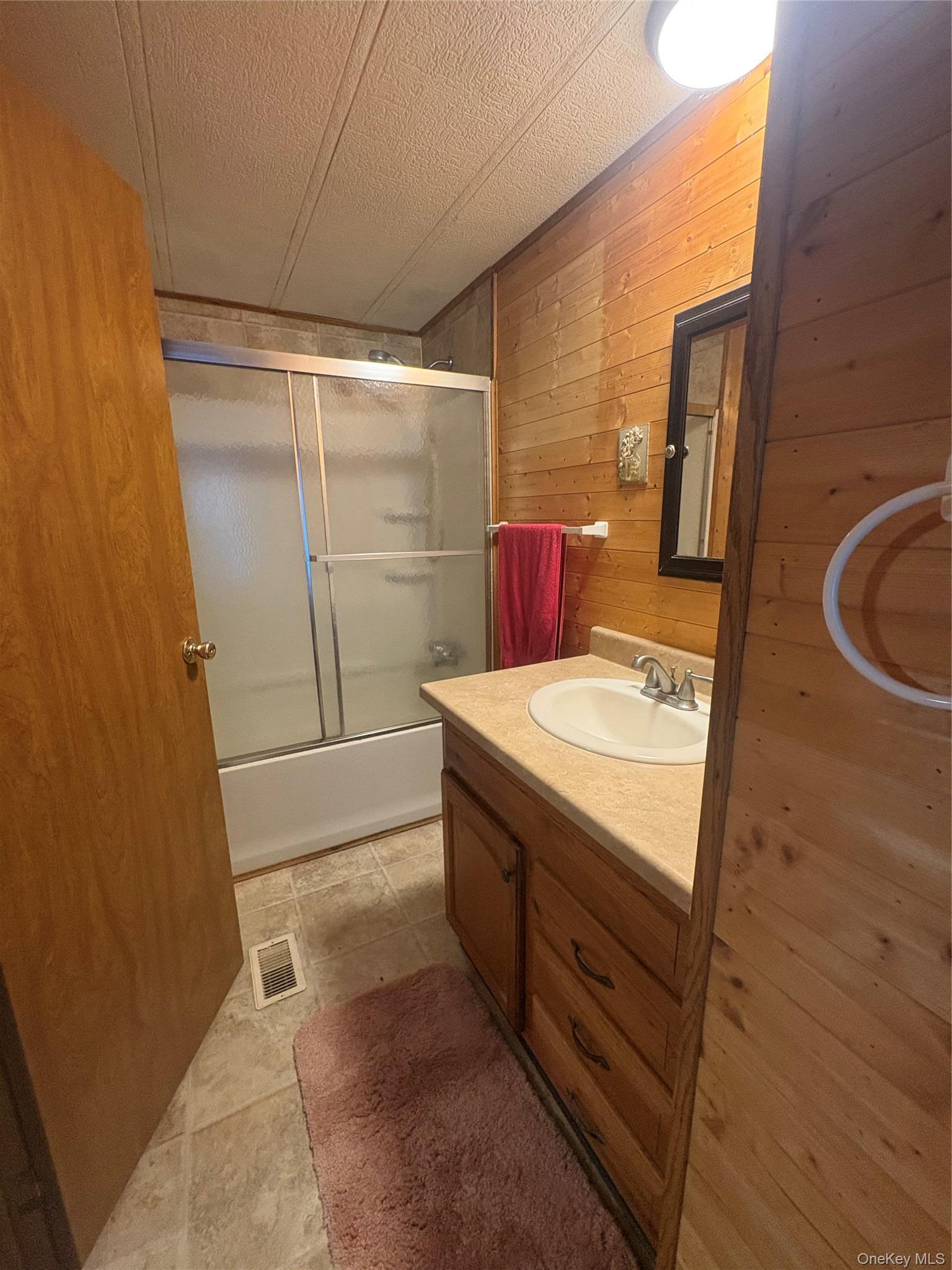 Single Family Riverleigh Avenue  Suffolk County, NY 11901, MLS-1013718-9