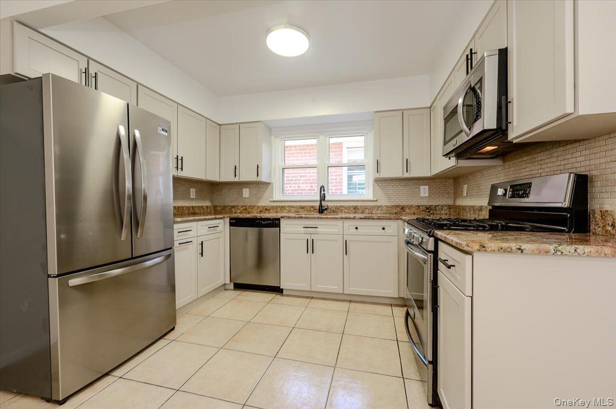 Single Family Neill Avenue Bronx, NY 10461, MLS-1013767-11