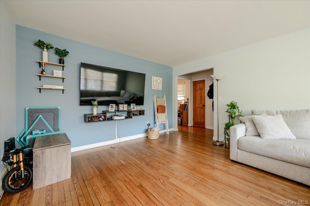 Single Family Neill Avenue Bronx, NY 10461, MLS-1013767-19