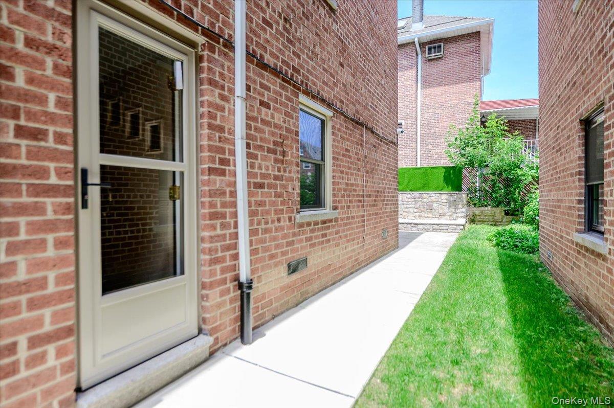 Single Family Neill Avenue Bronx, NY 10461, MLS-1013767-28