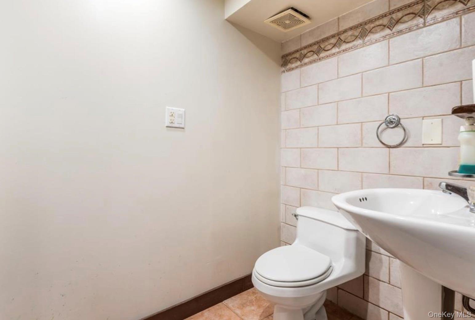 Single Family Street  Queens, NY 11385, MLS-1013798-22