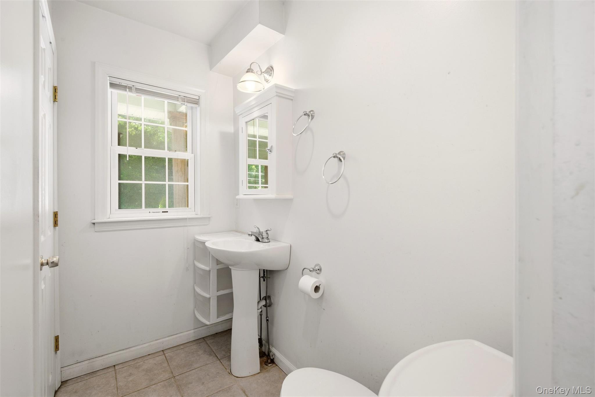 Single Family Mckinley Terrace Suffolk County, NY 11721, MLS-1013820-10