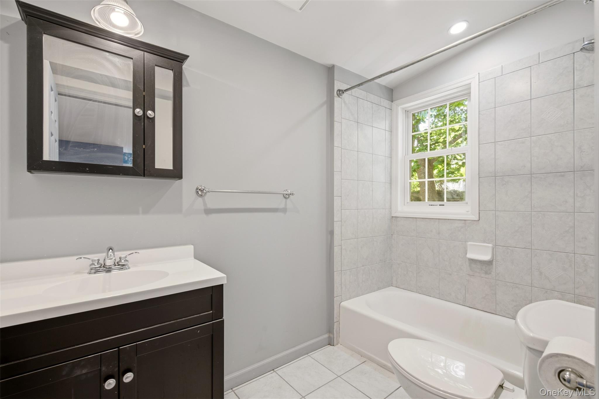 Single Family Mckinley Terrace Suffolk County, NY 11721, MLS-1013820-13