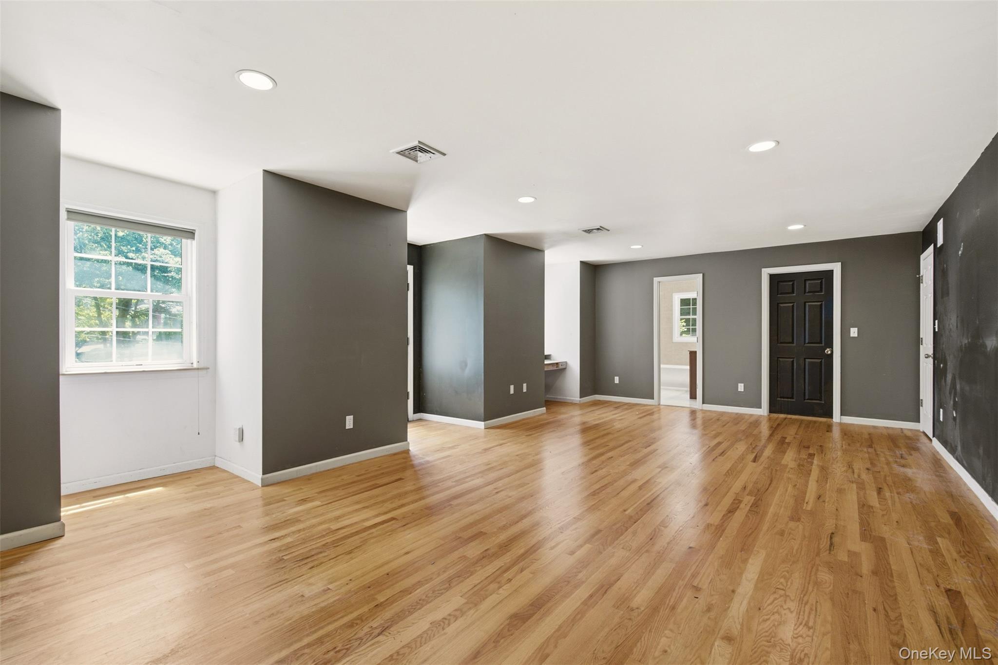 Single Family Mckinley Terrace Suffolk County, NY 11721, MLS-1013820-16