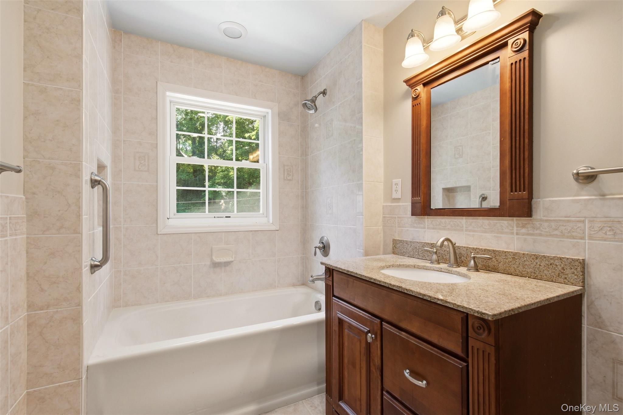 Single Family Mckinley Terrace Suffolk County, NY 11721, MLS-1013820-17