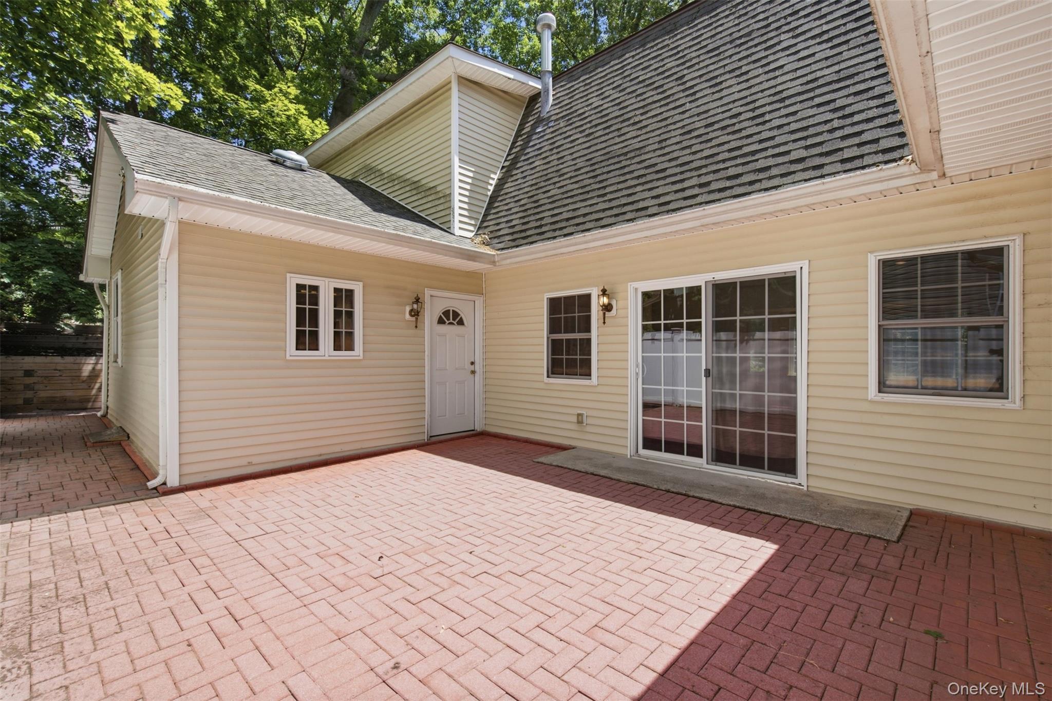 Single Family Mckinley Terrace Suffolk County, NY 11721, MLS-1013820-25