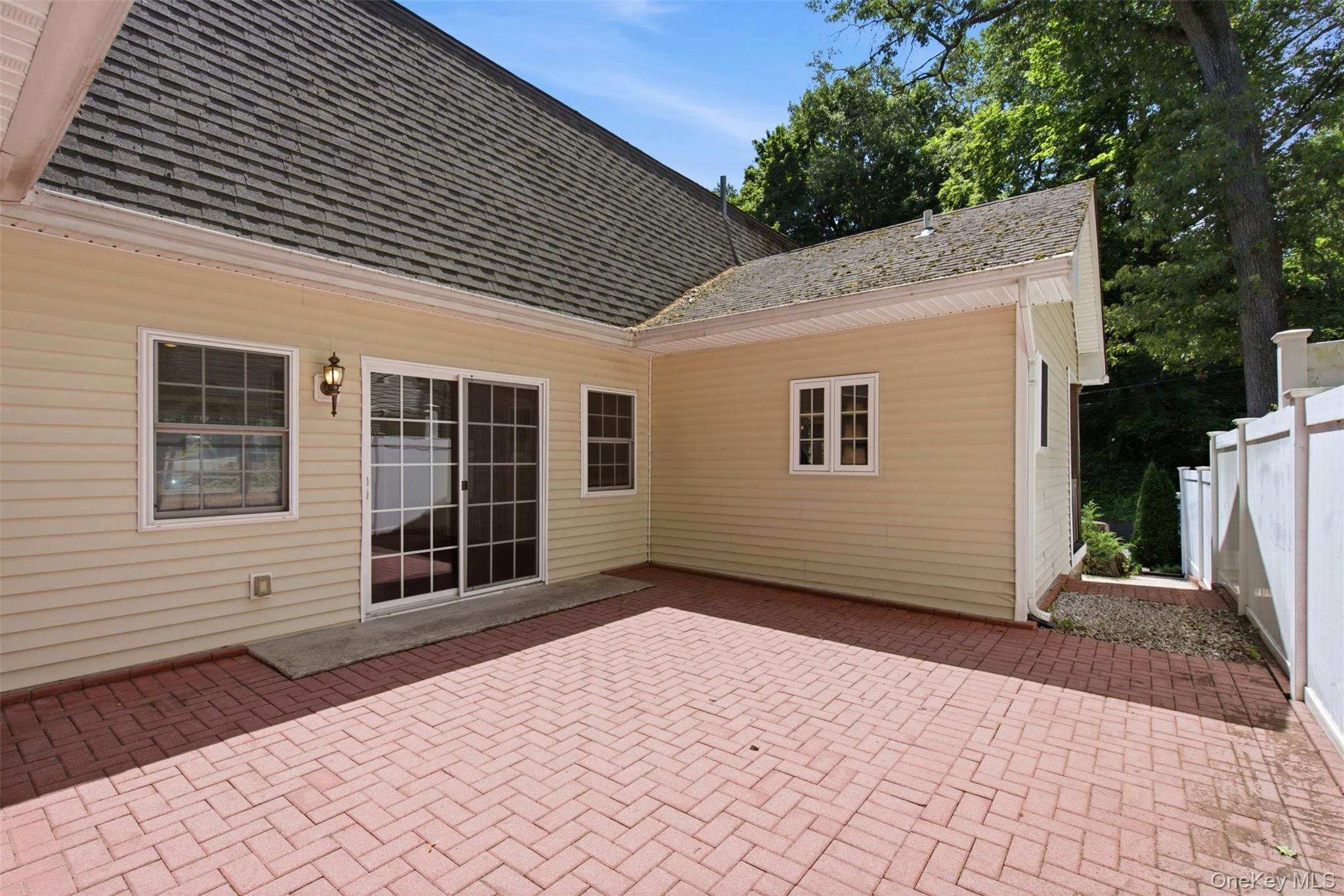 Single Family Mckinley Terrace Suffolk County, NY 11721, MLS-1013820-26