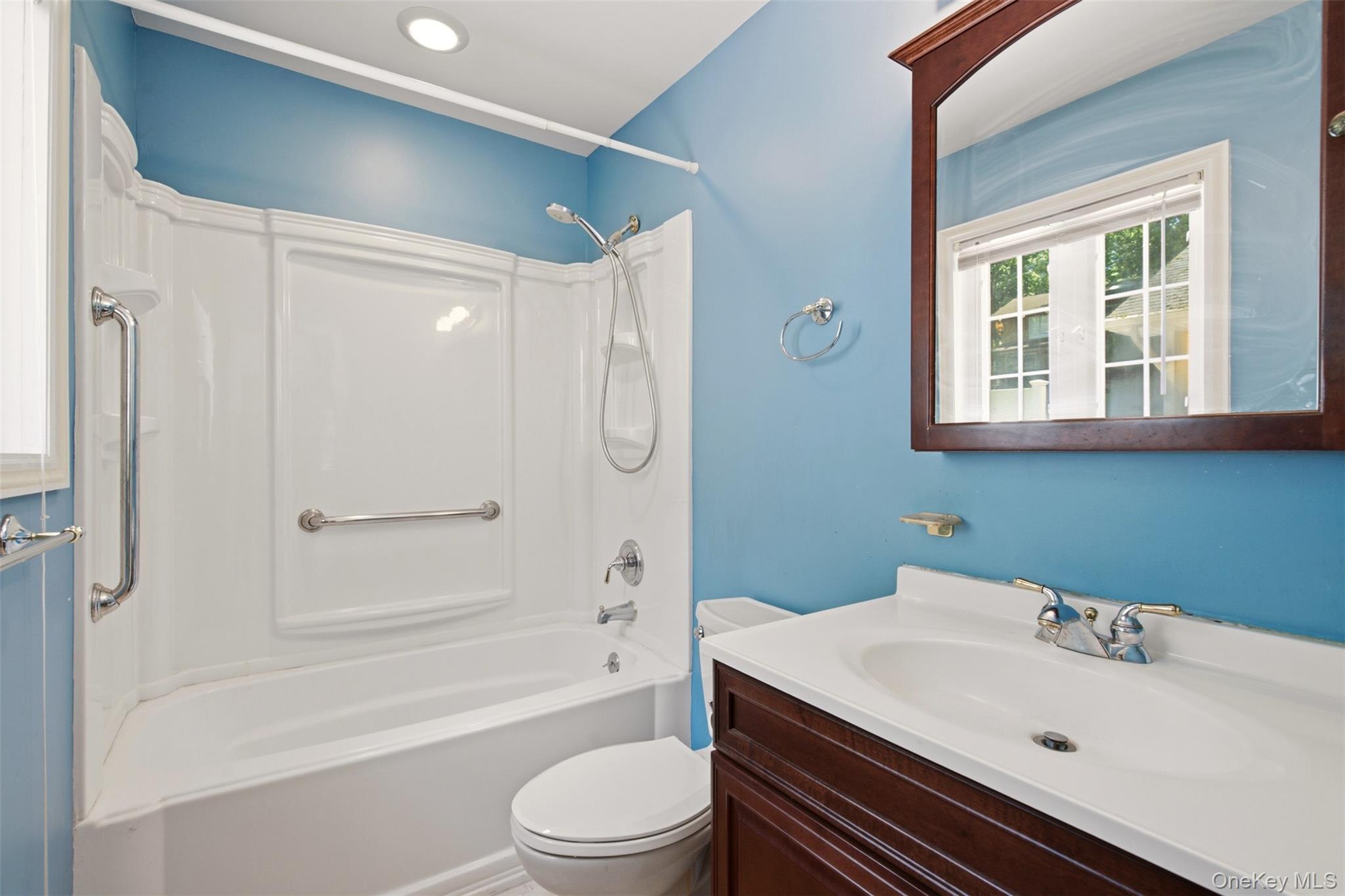 Single Family Mckinley Terrace Suffolk County, NY 11721, MLS-1013820-7
