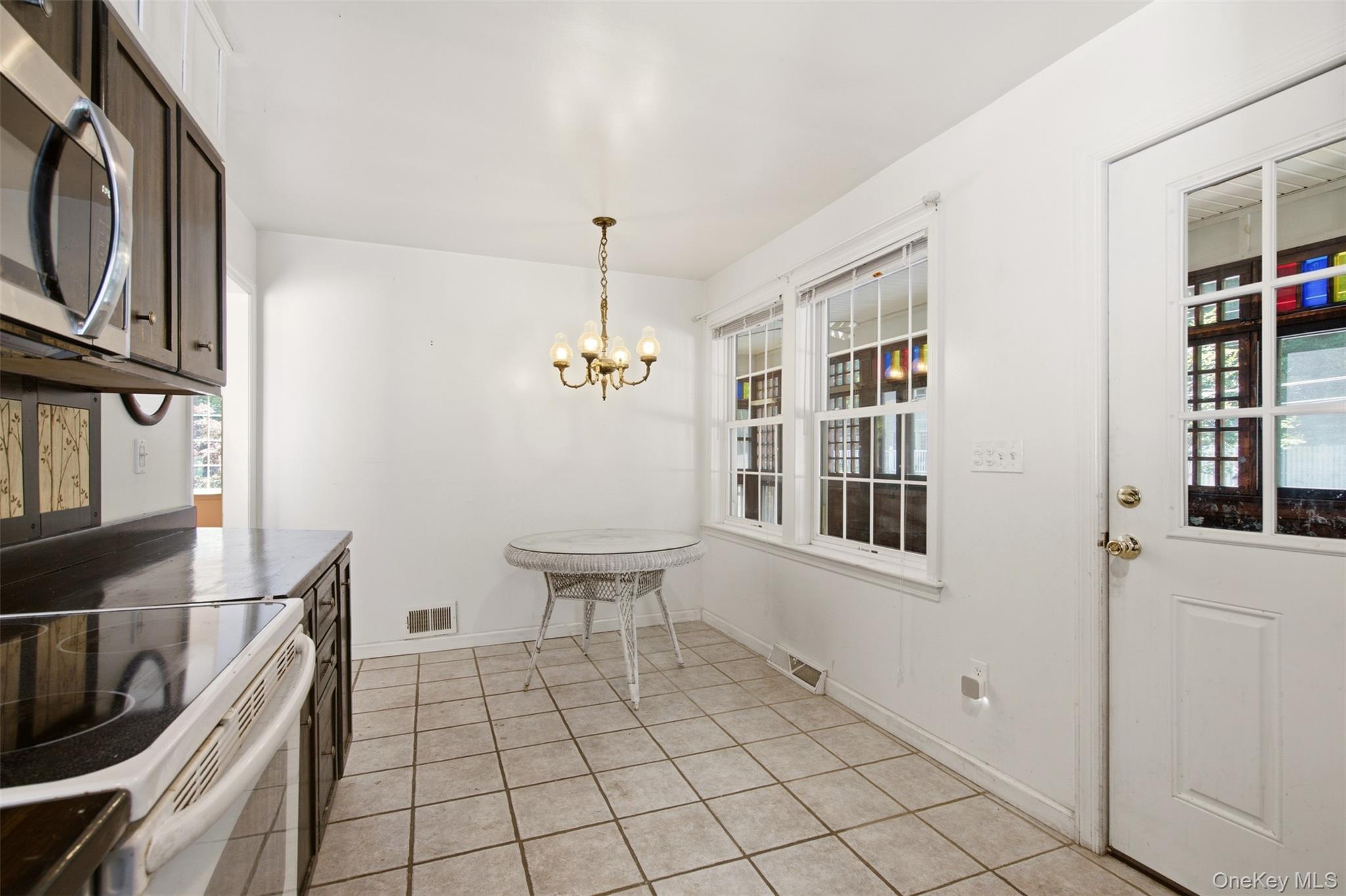 Single Family Mckinley Terrace Suffolk County, NY 11721, MLS-1013820-9