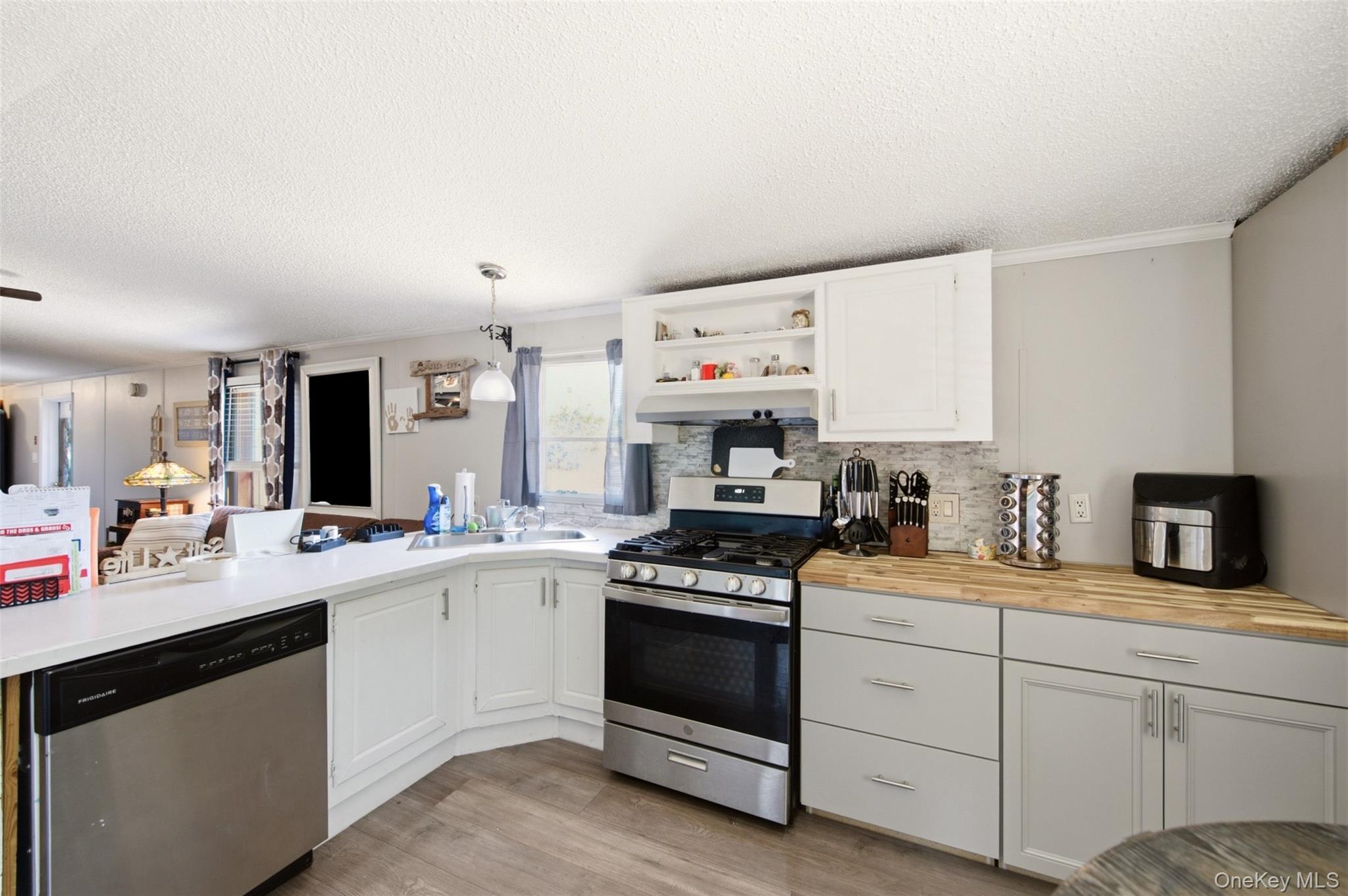 Single Family Lincoln Avenue  Suffolk County, NY 11741, MLS-1013905-16