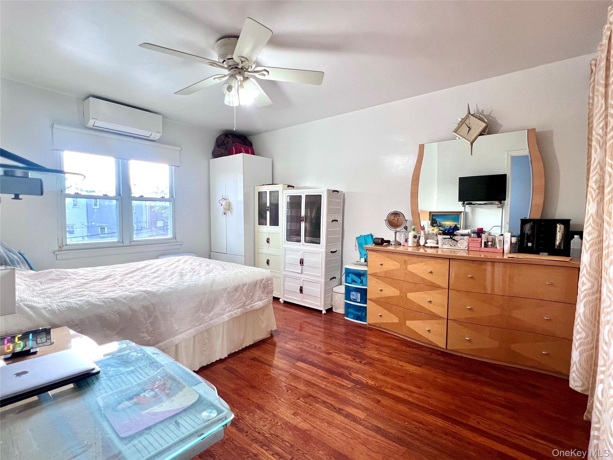 Single Family 196th Queens, NY 11365, MLS-1013932-16
