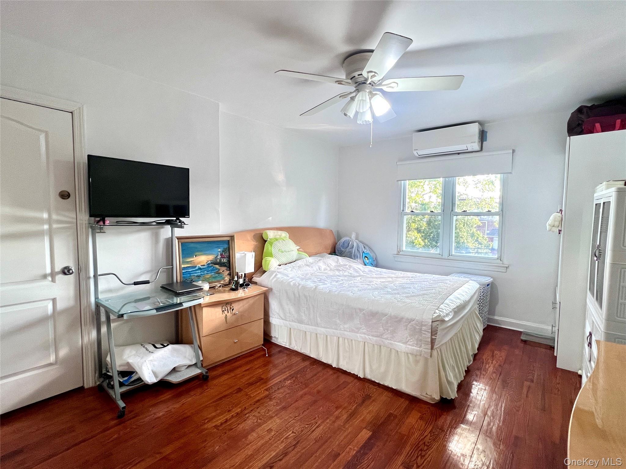 Single Family 196th Queens, NY 11365, MLS-1013932-18